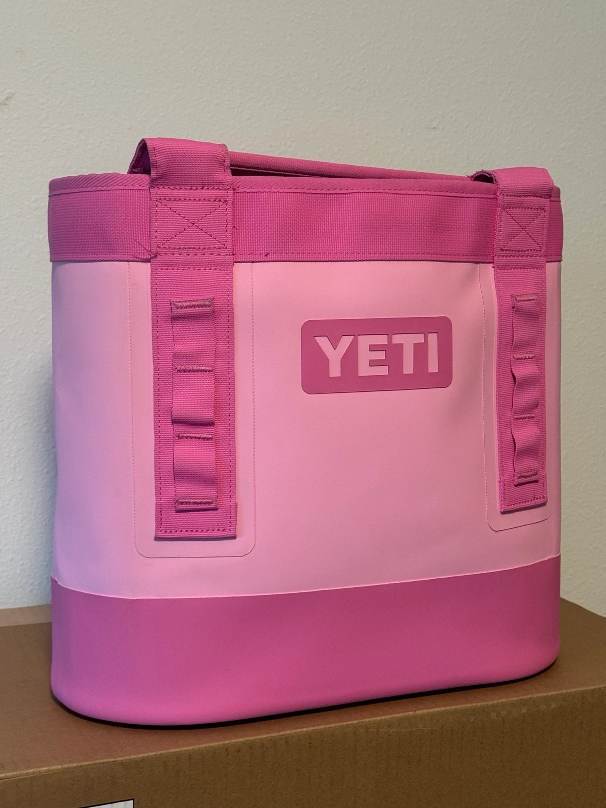 YETI Camino 20 Power Pink | Excellent Used A6AR3