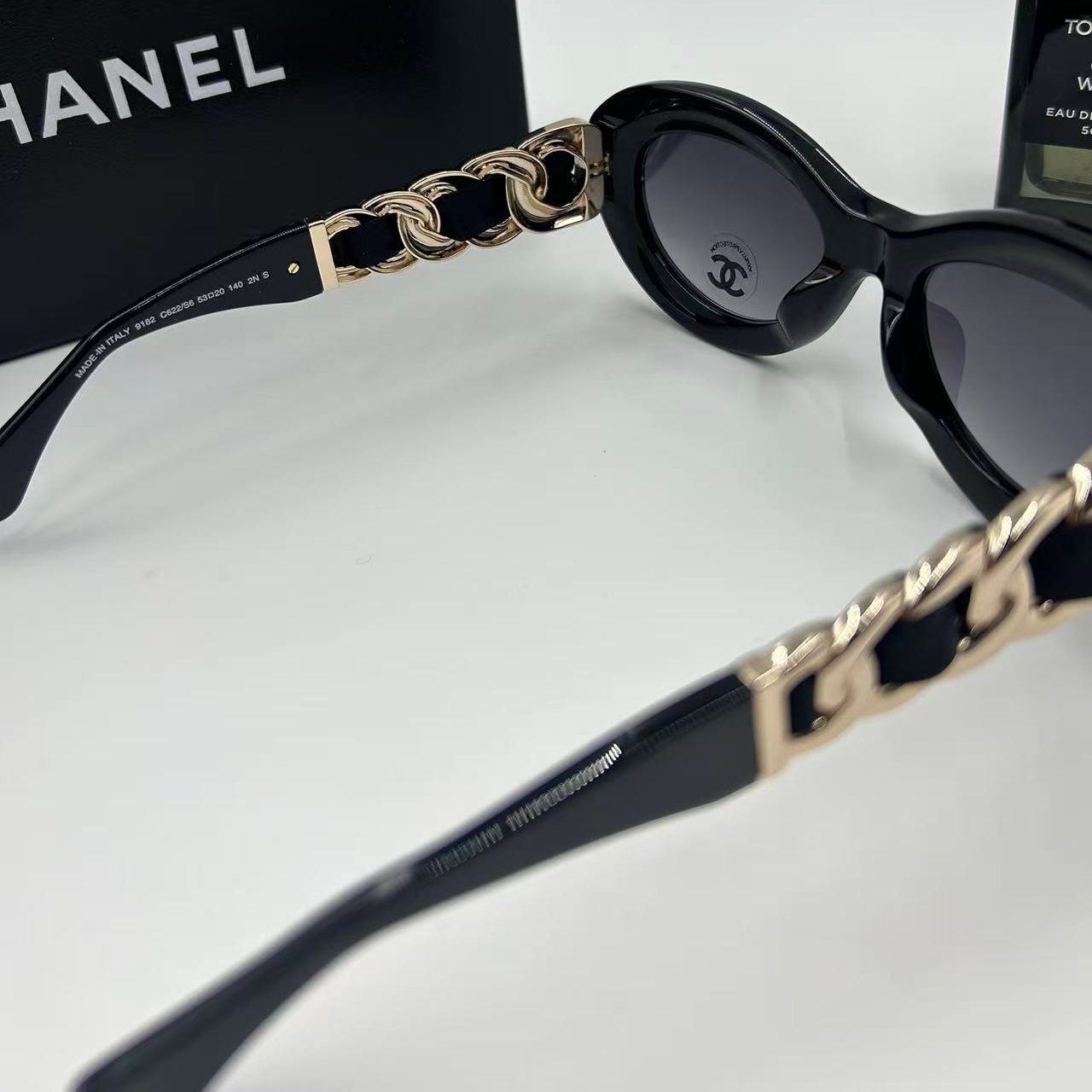 OVAL SUNGLASSES
