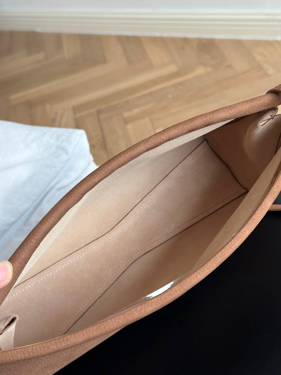 ALAÏA Le Click Medium East-West Pebbled Calfskin Shoulder Bag