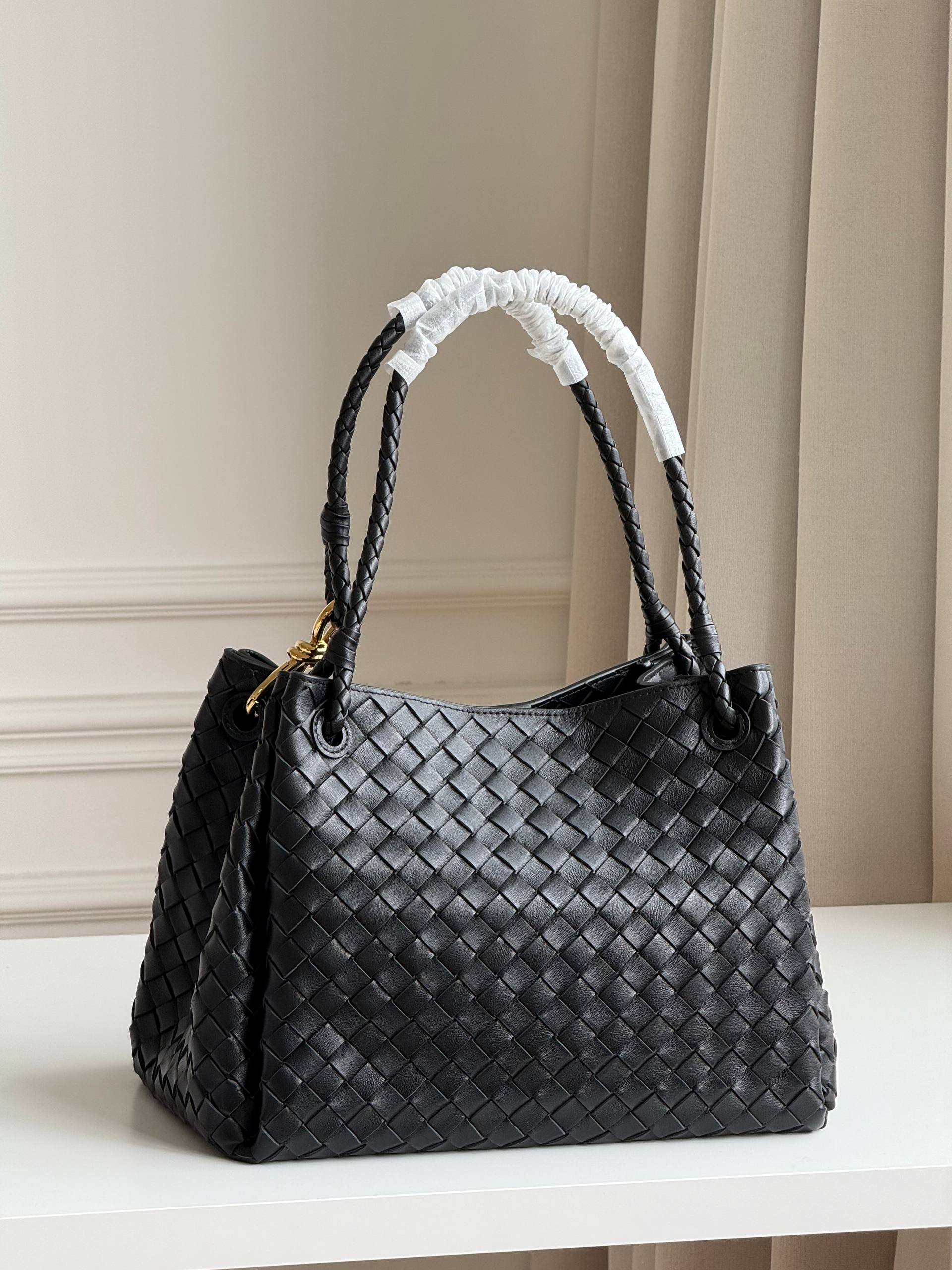 Bottega Veneta Andiamo Medium Intrecciato Leather Tote Bag