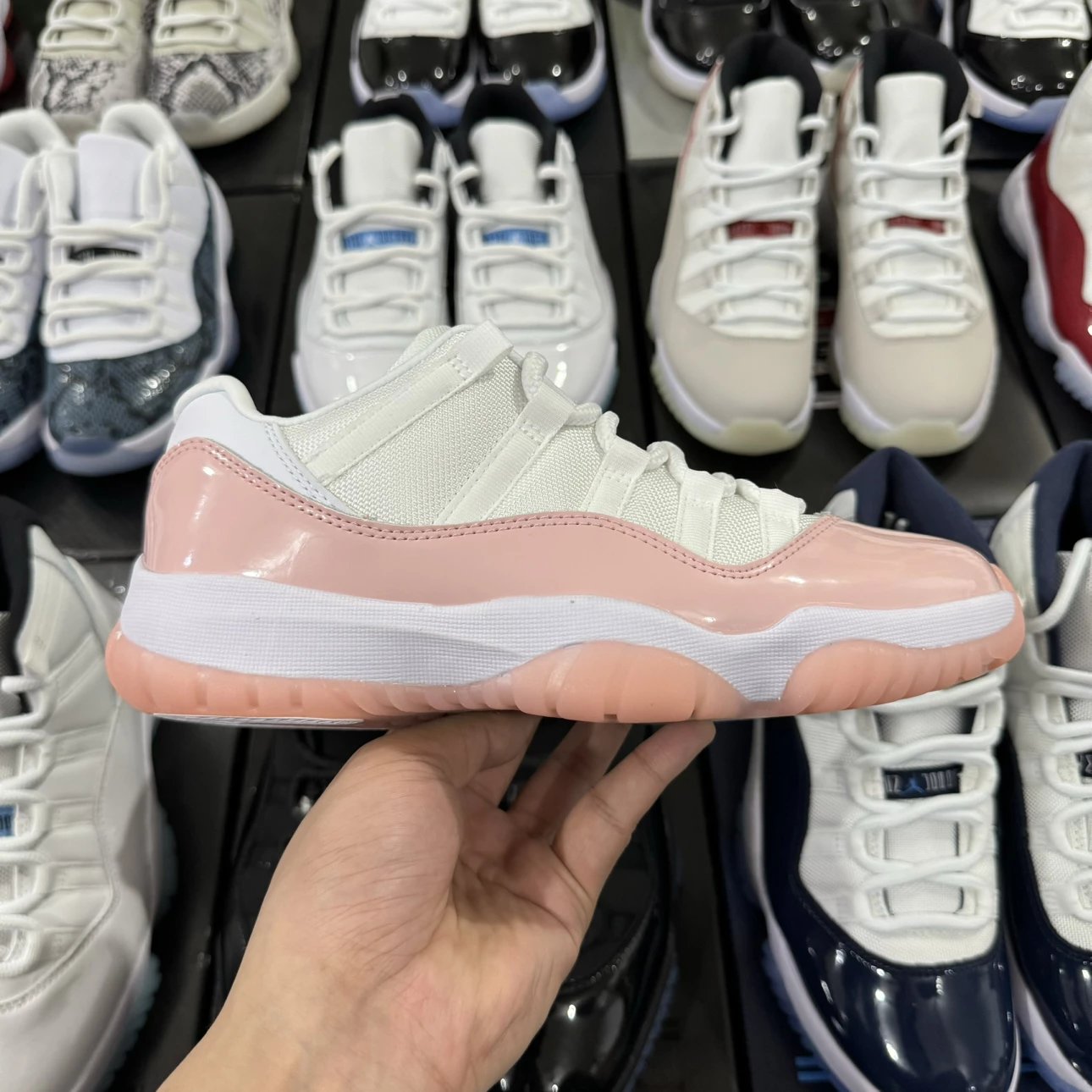 Air Jordan 11 Retro Low Light Pink