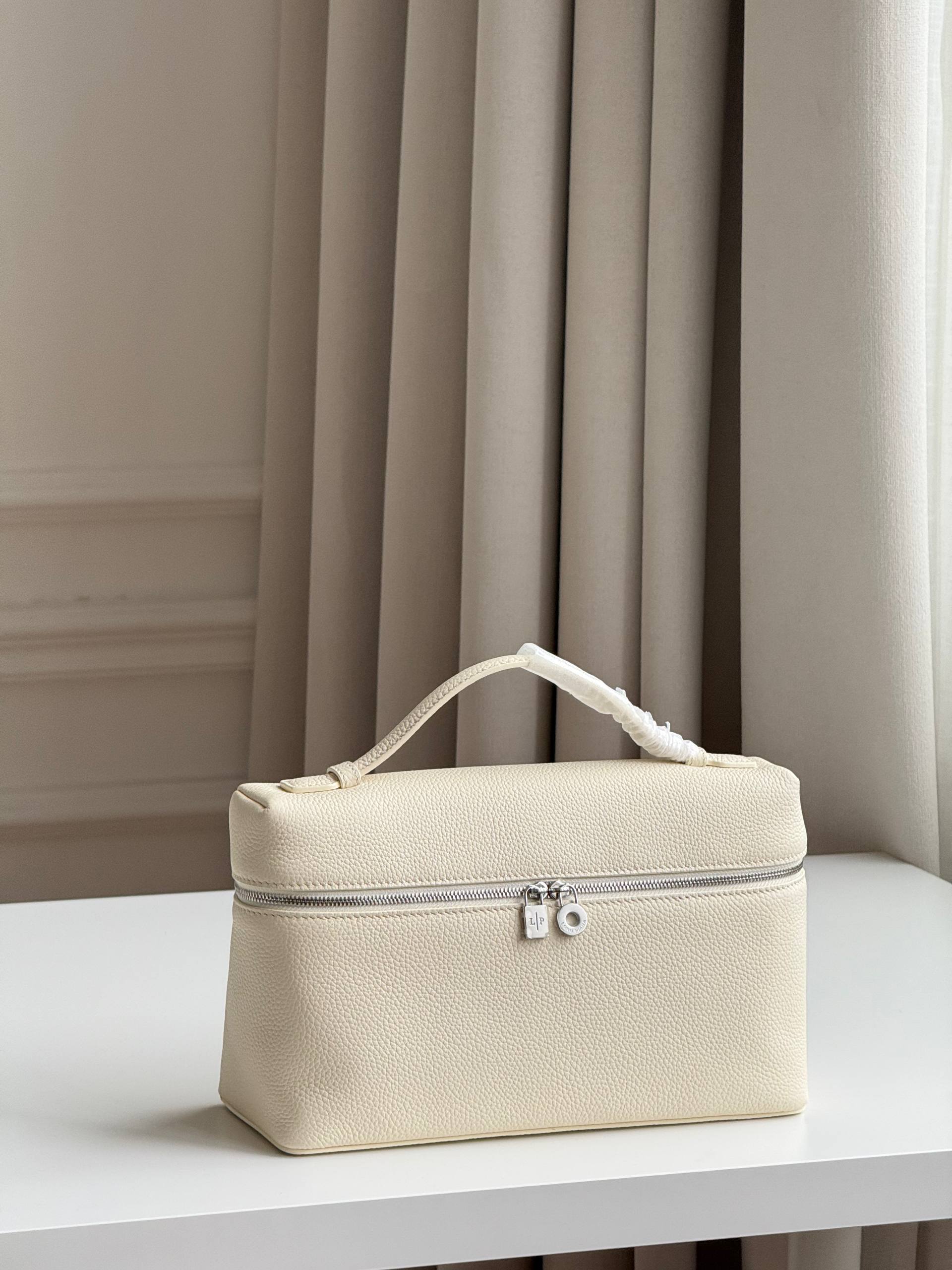 Loro Piana Extra Pocket L19 Lunch Box Bag