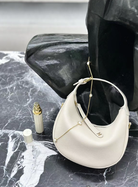 TEEN CELINE LULU IN GRAINED CALFSKIN WHITE 20X15CM