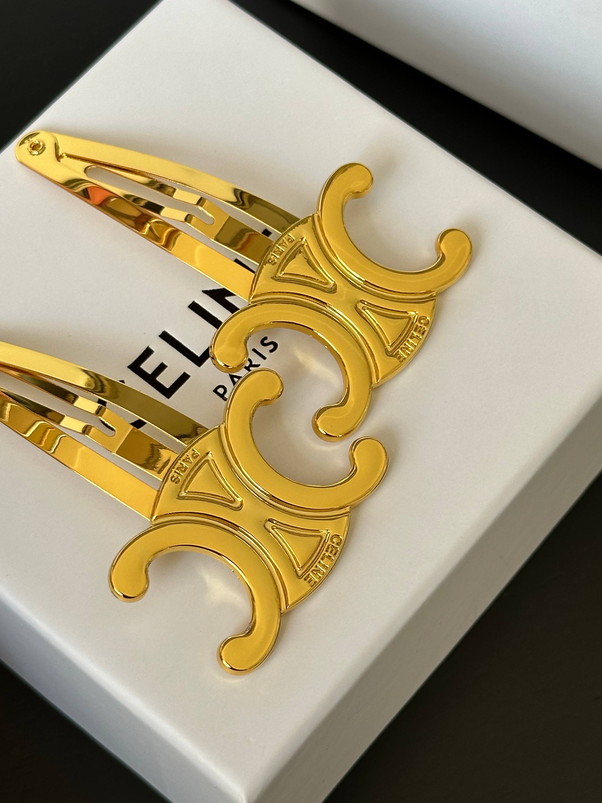 Triomphe Set of 2 Snap Hair Clips in Brass with Gold Finish and Steel