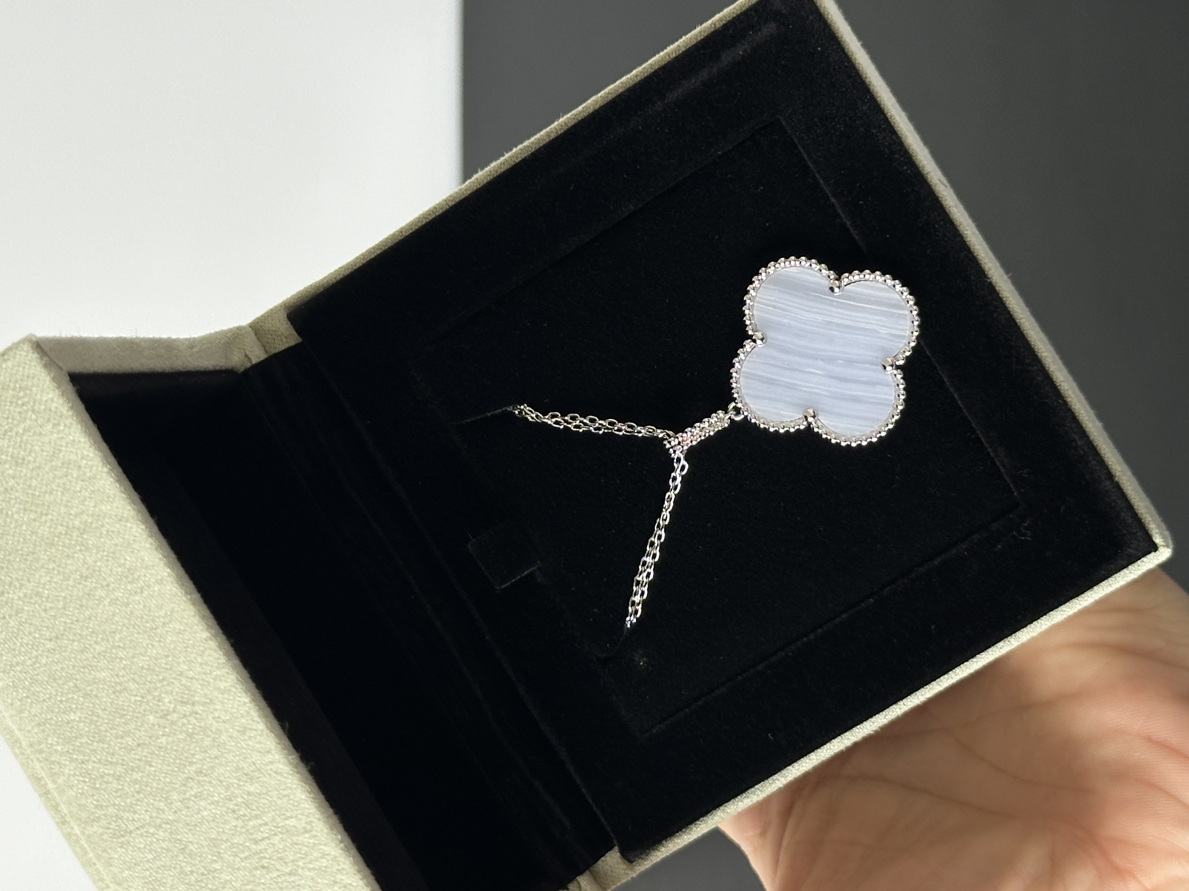 Van Cleef & Arpels Large Blue Lace Agate Four Leaf Clover White Gold Necklace
