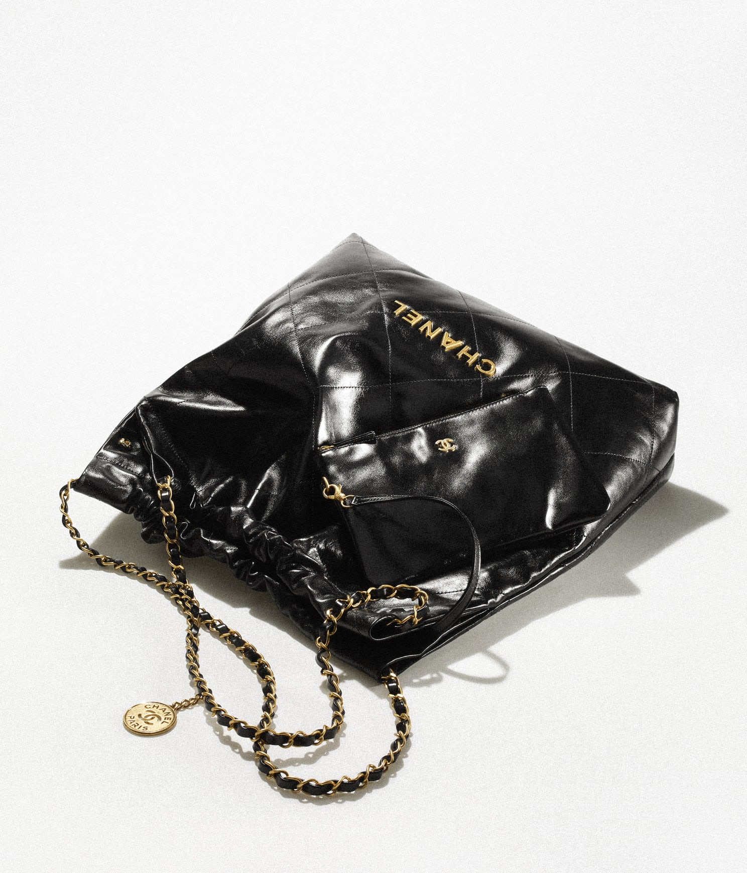 CHANEL 22 HANDBAG Shiny Calfskin & Gold-Tone Black