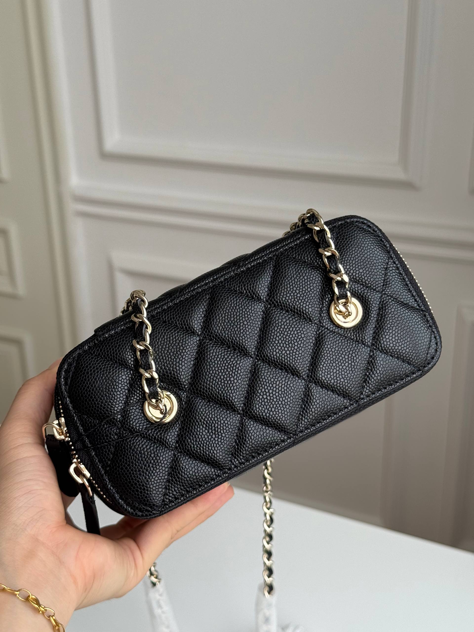Classic Caviar Quilted Rectangular Chain Makeup Bag of Chanel