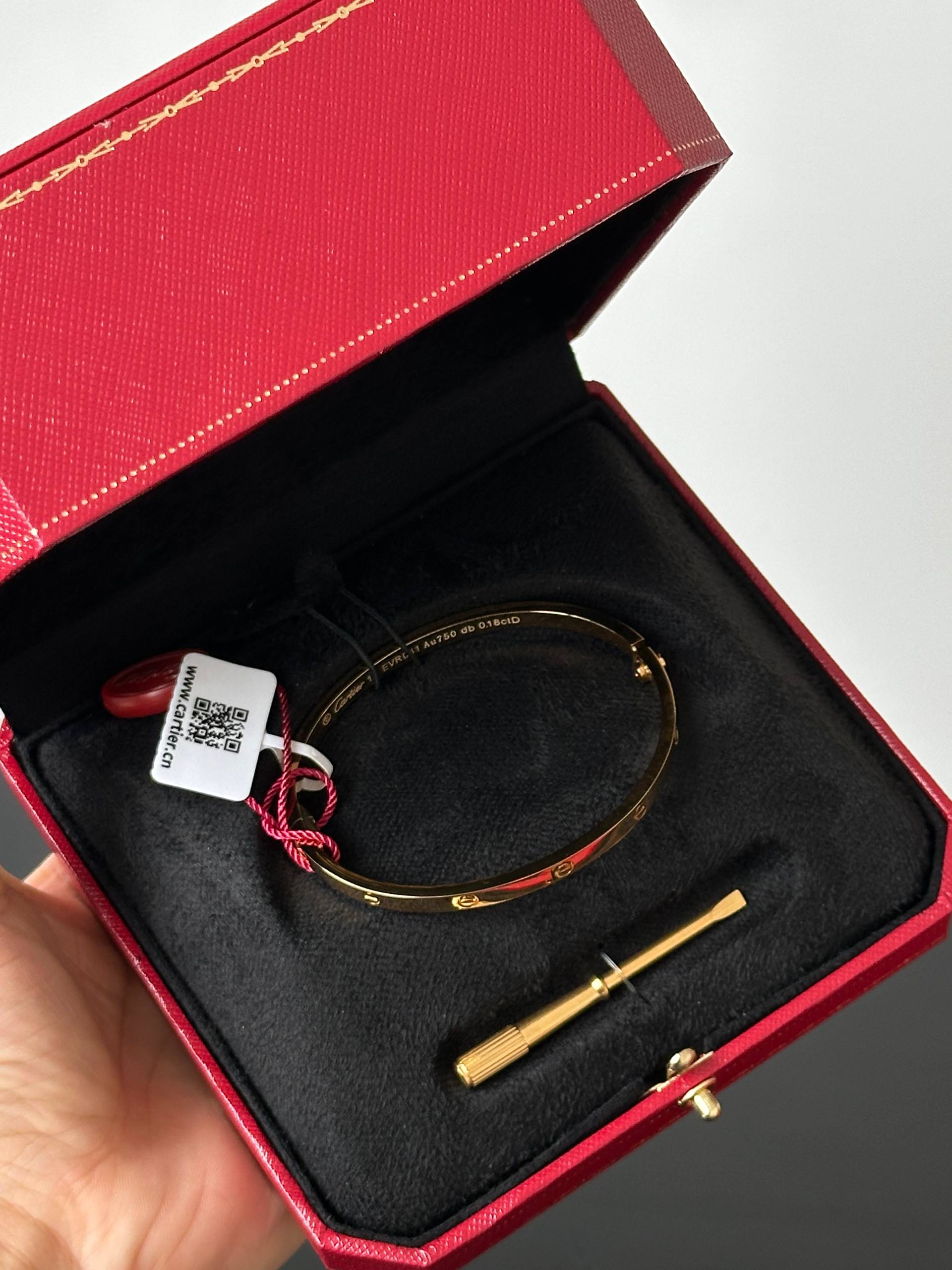 Cartier LOVE Bracelet in 18K Yellow Gold with 1 Diamond