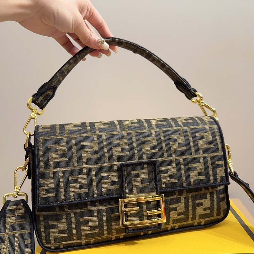 FENDI BAGUETTE BROWN 27CM