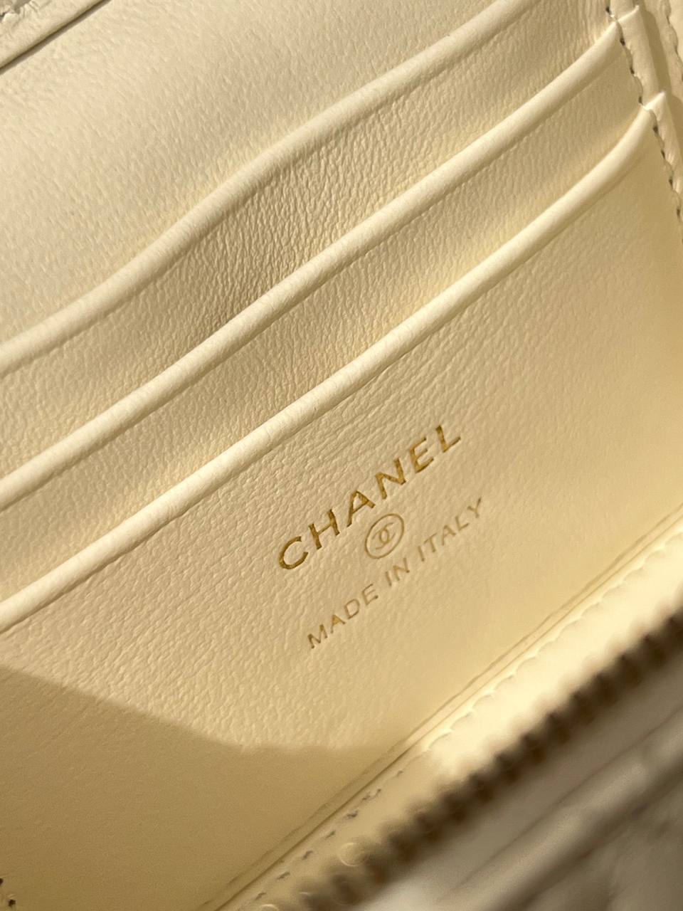 Chanel Cream White Smooth Lambskin Quilted Vanity Case Bag With Top Handle & Interwoven Chain Strap