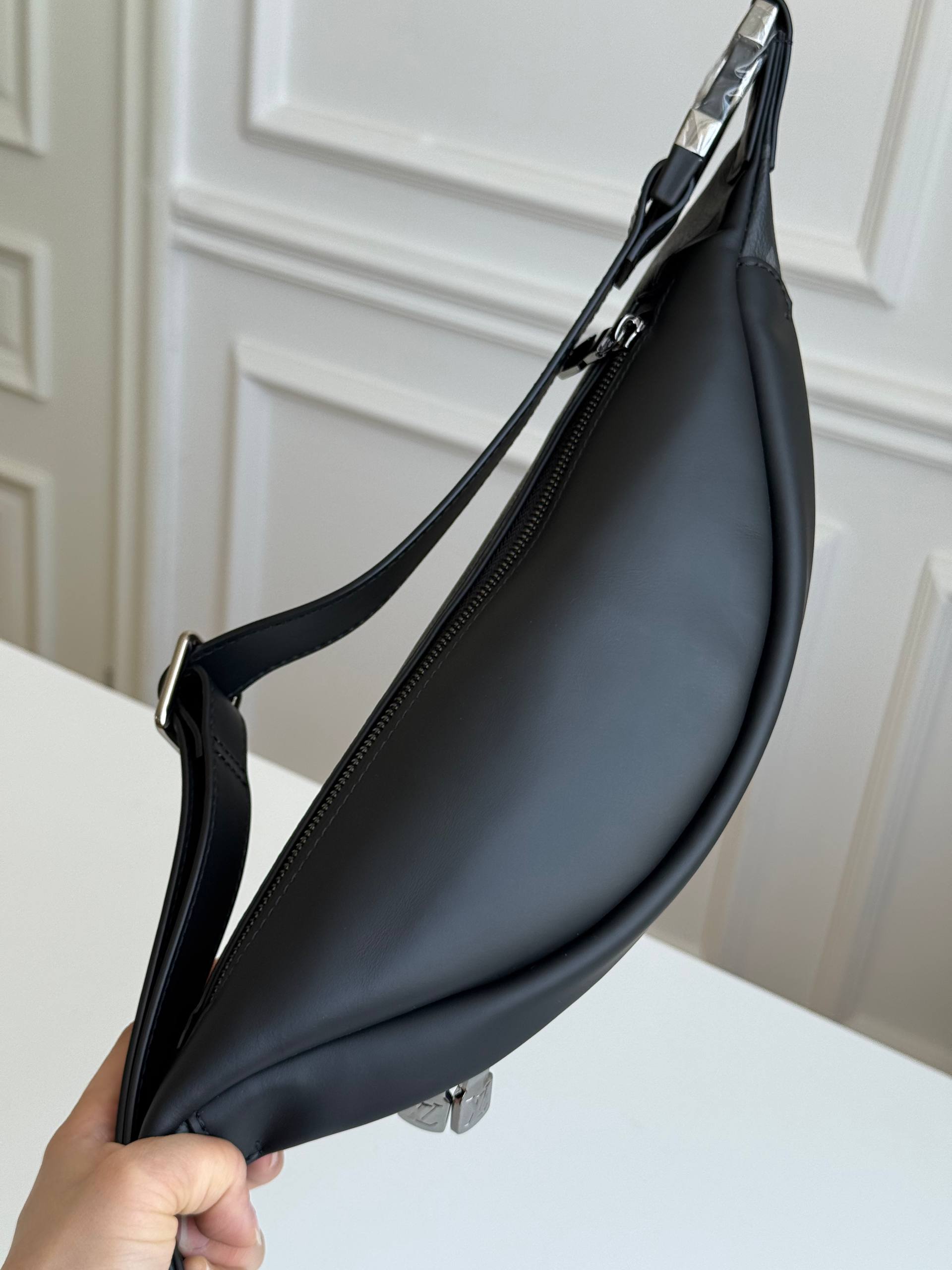 Louis Vuitton Discovery Bumbag PM