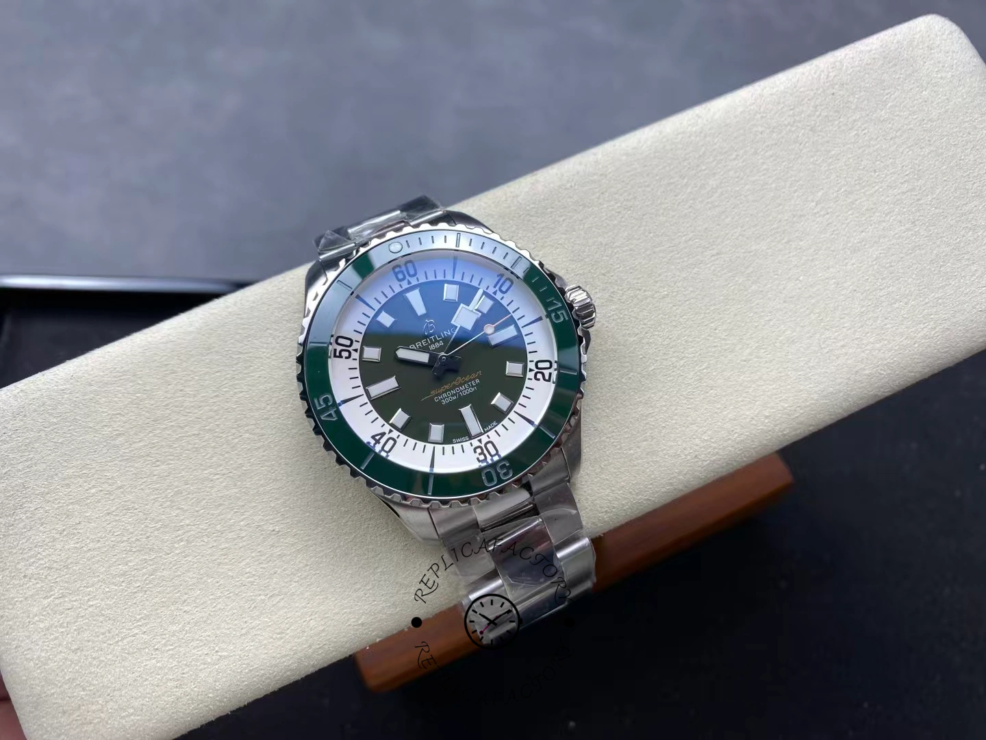 Breitling Superocean Automatic 44 Replica A17376A31L1A1 Stylish Men's Green Watch