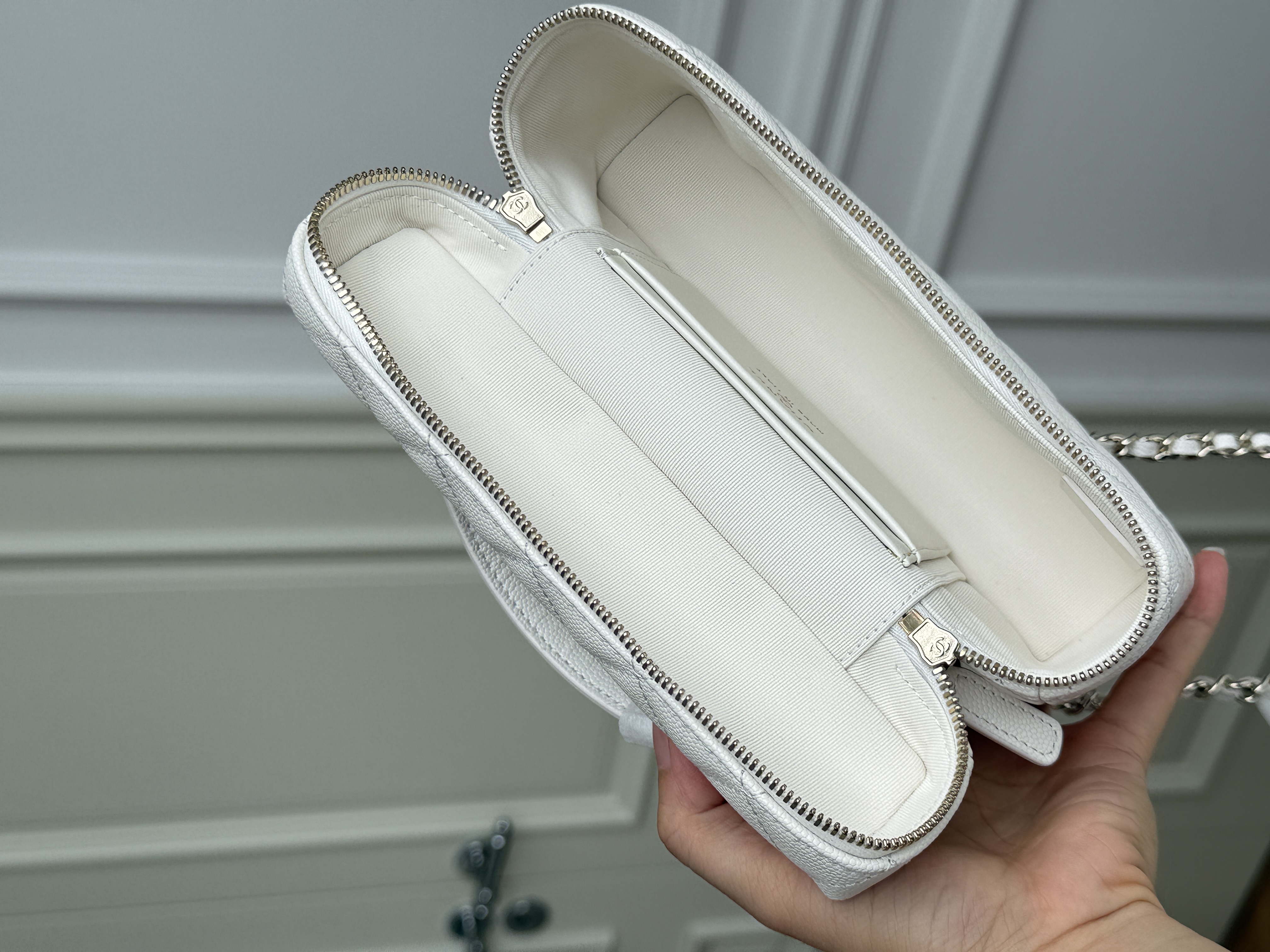 CHANEL 25C/25P Long Vanity Case with Chain