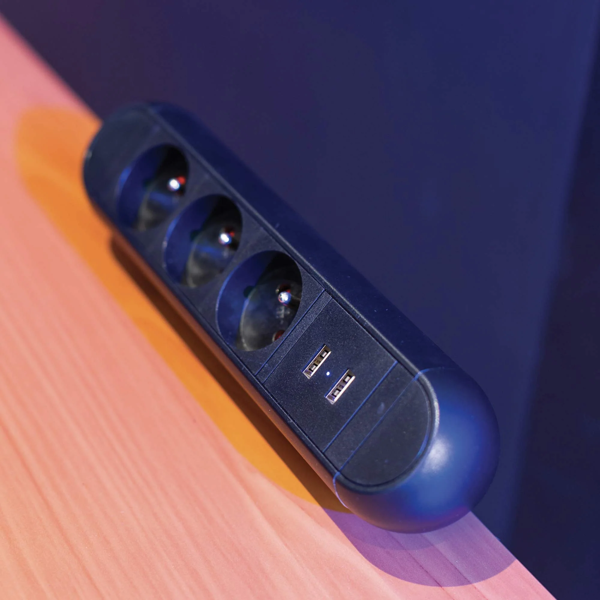 Bloc multiprise à pince pour bureau avec 2 ports USB