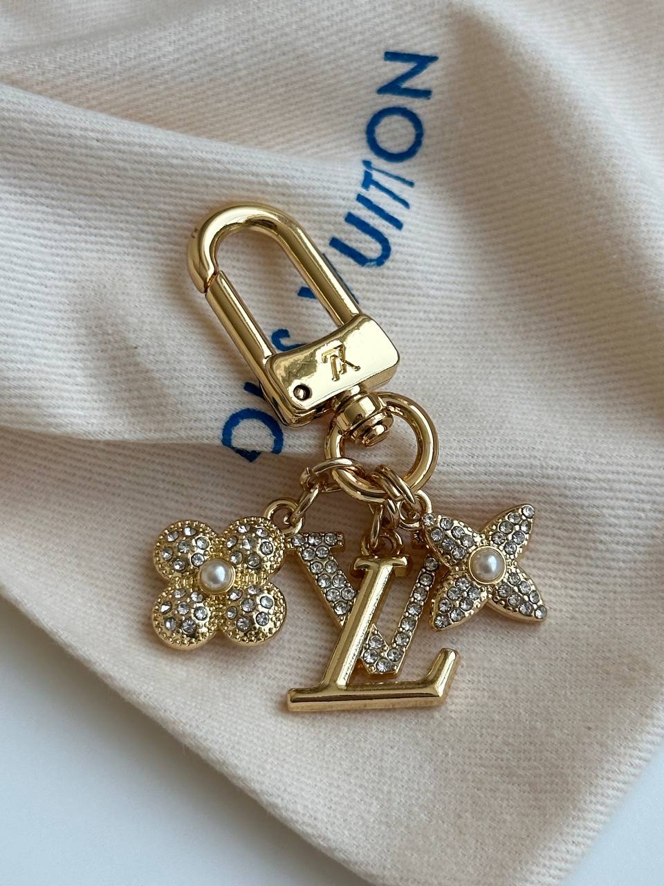 Louis Vuitton Gold Metal LV Logo Four-Leaf Flower Star Bag Charm Keychain
