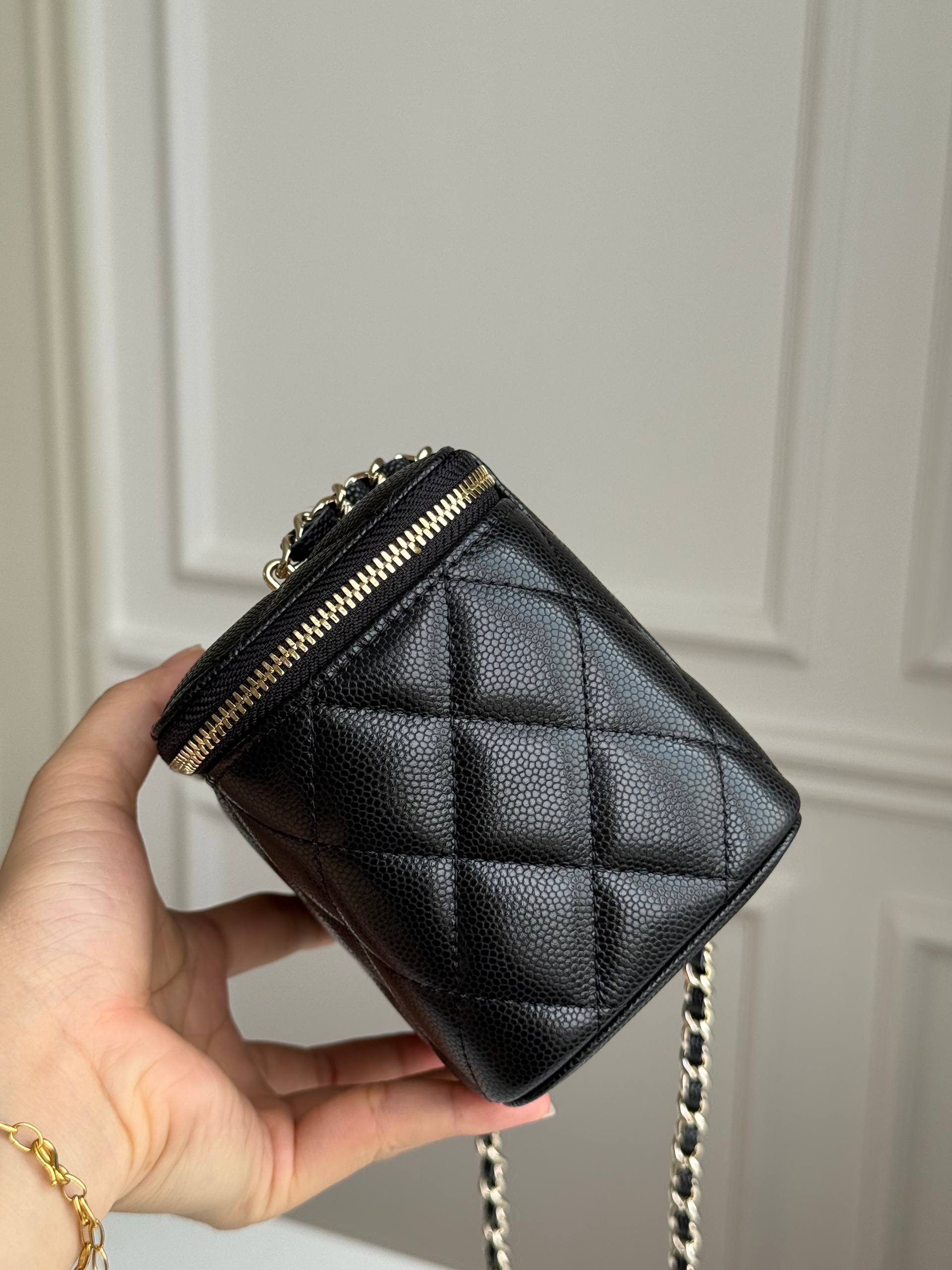 Classic Caviar Quilted Rectangular Chain Makeup Bag of Chanel