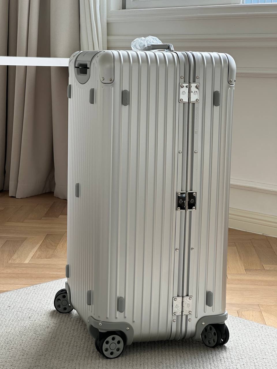 RIMOWA Classic Silver Aluminum-Magnesium Alloy 4-Wheel Trolley Suitcase