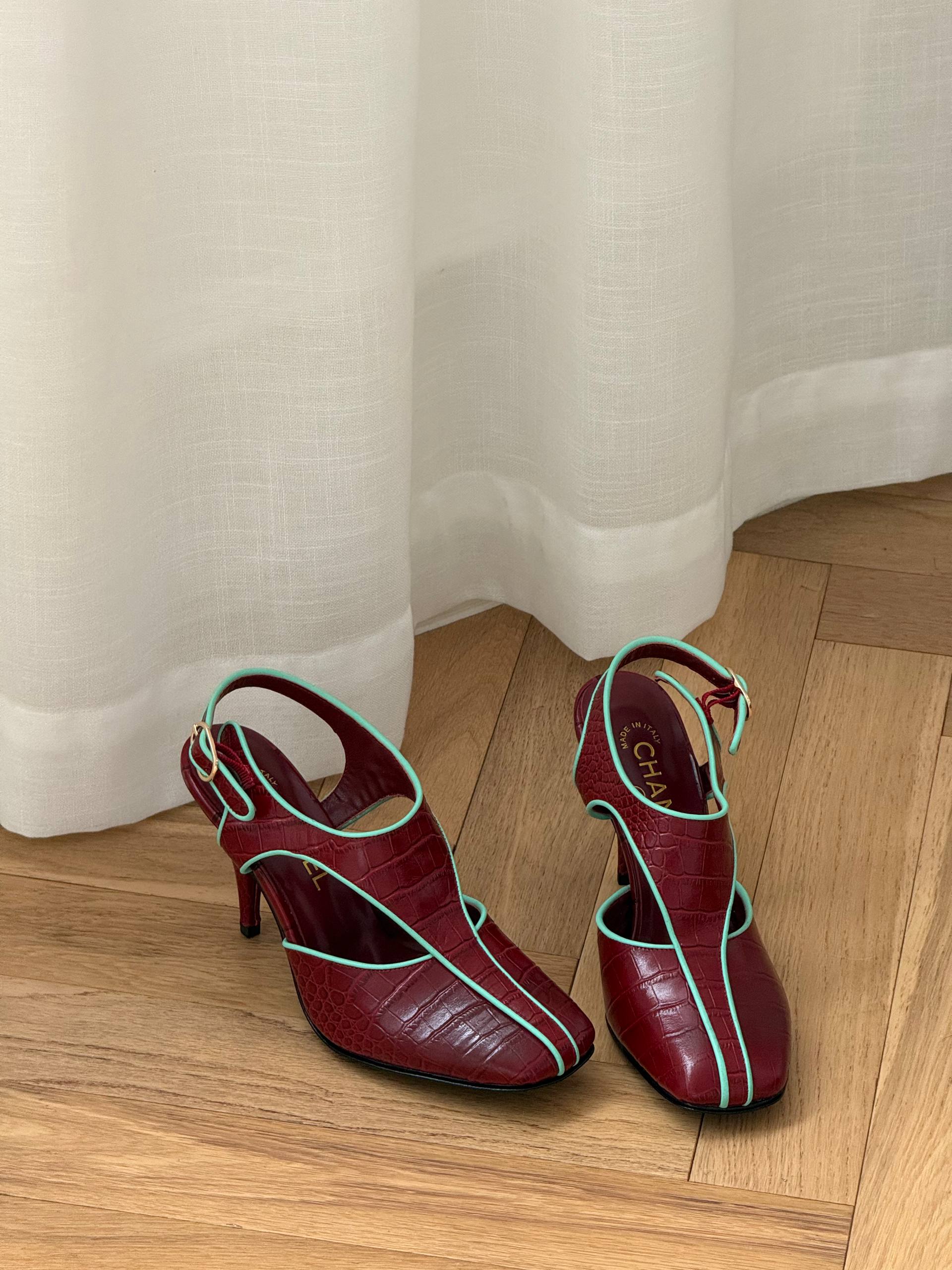 CHANEL Slingbacks