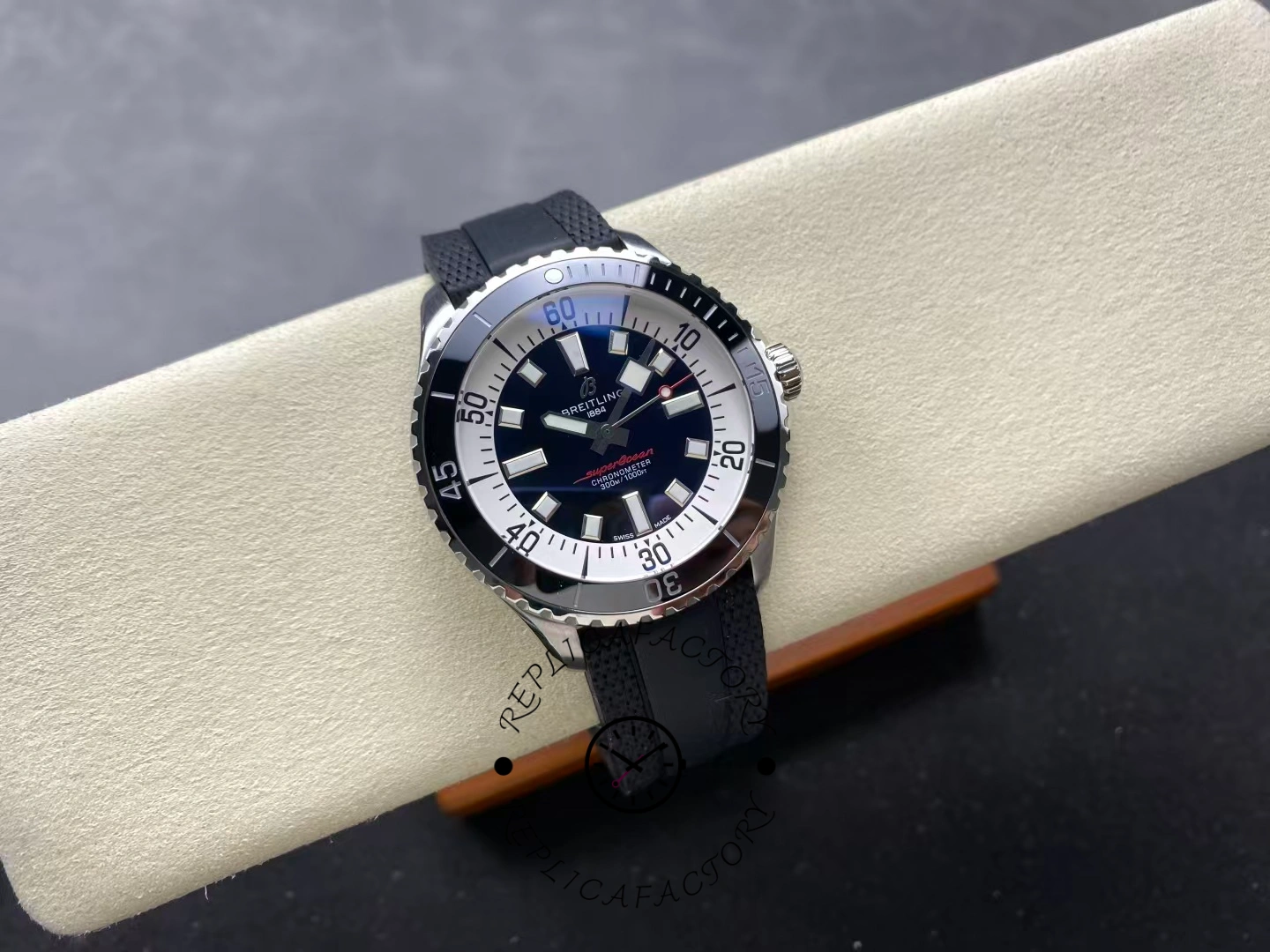 Breitling Superocean Automatic 44 mm A17376211B1S1 1:1 Clone Black Rubber Strap