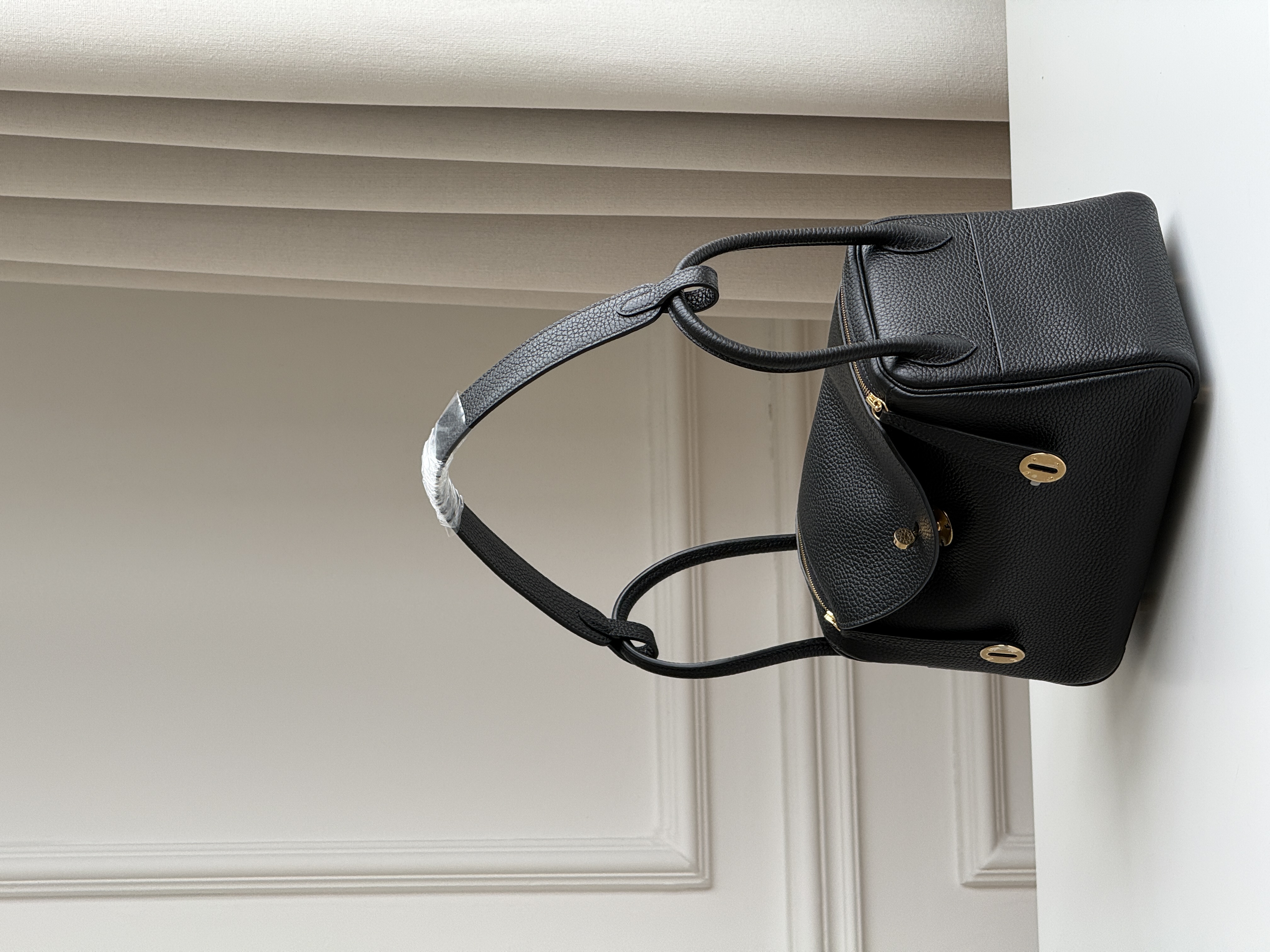Black & Gold Icon | Hermès Lindy 26 Bag