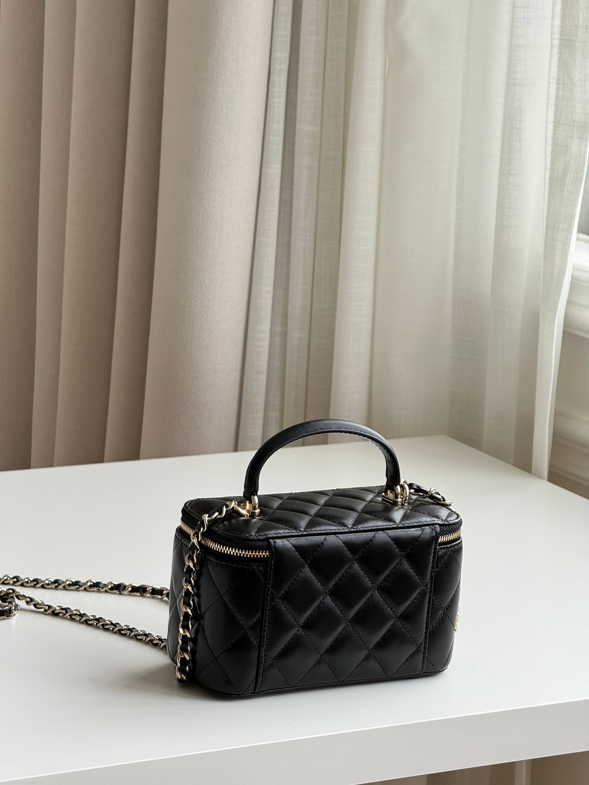 CHANEL Vanity