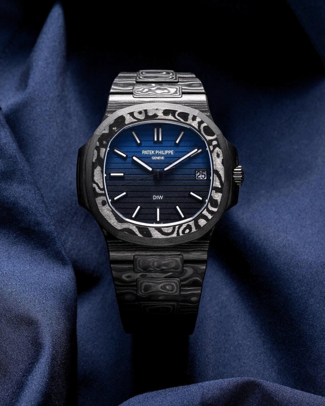 Carbon DiW Patek Philippe Nautilus 5711 BLACK GRAIL G-BLUE【1:1 Replica】