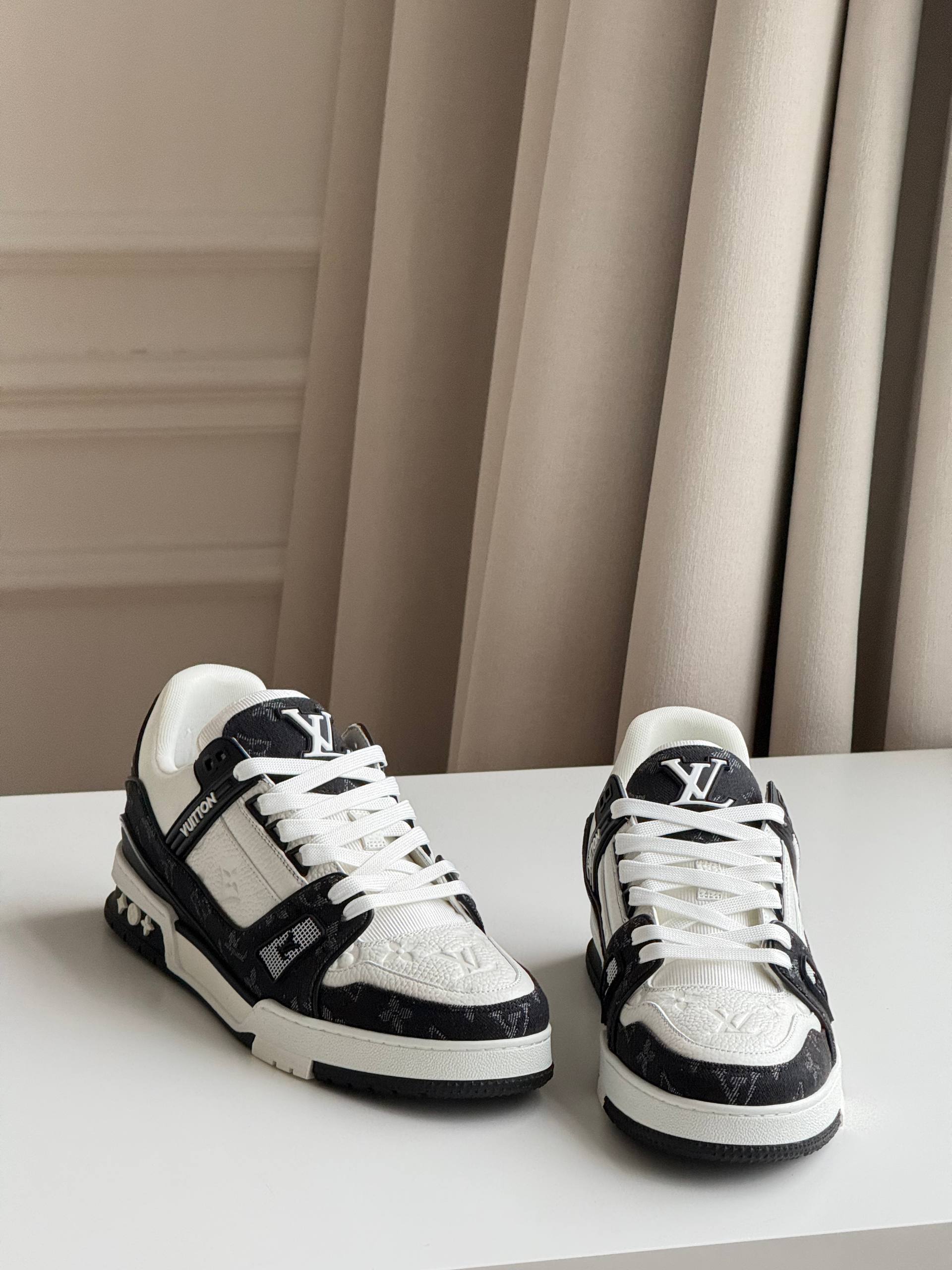 LV Trainer Low-Top Sneakers