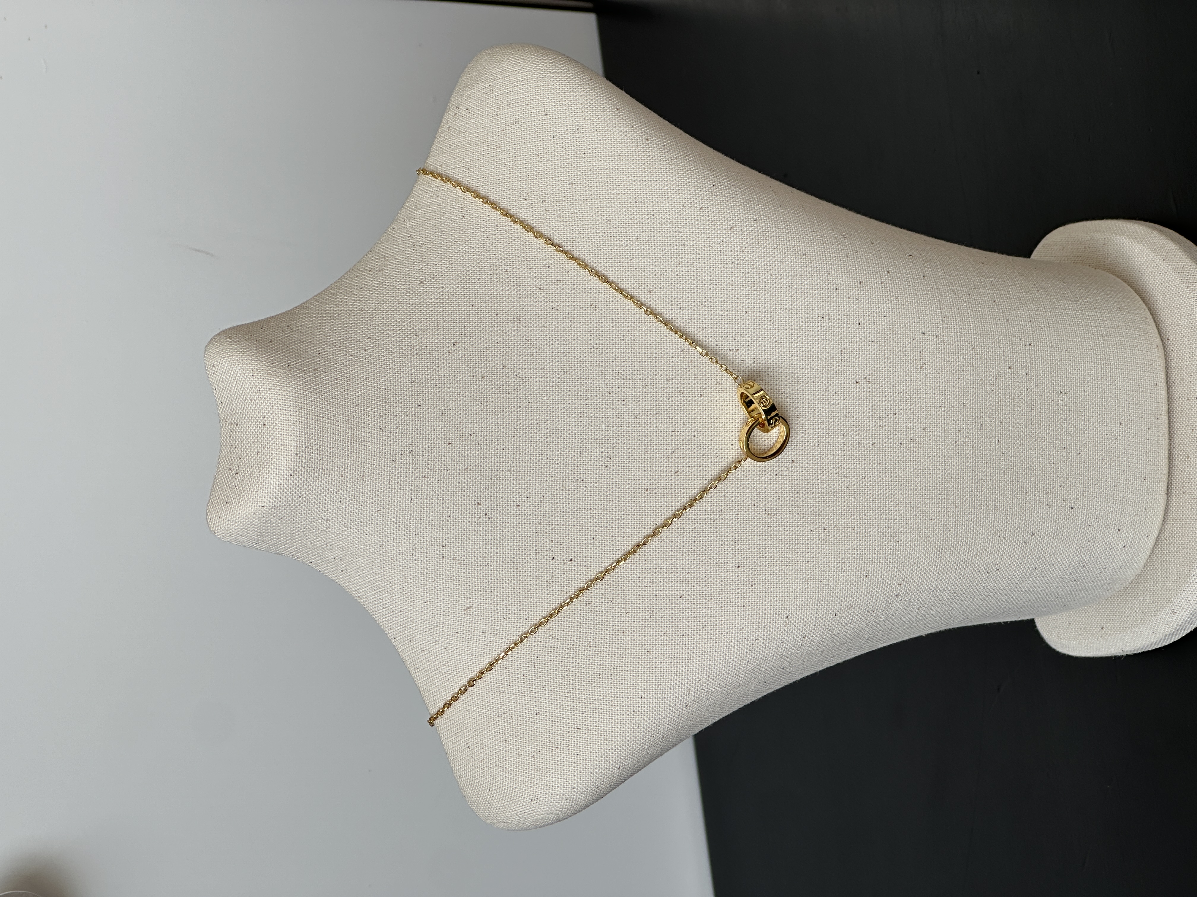 Interlocking Double Rings Gold Clavicle Necklace