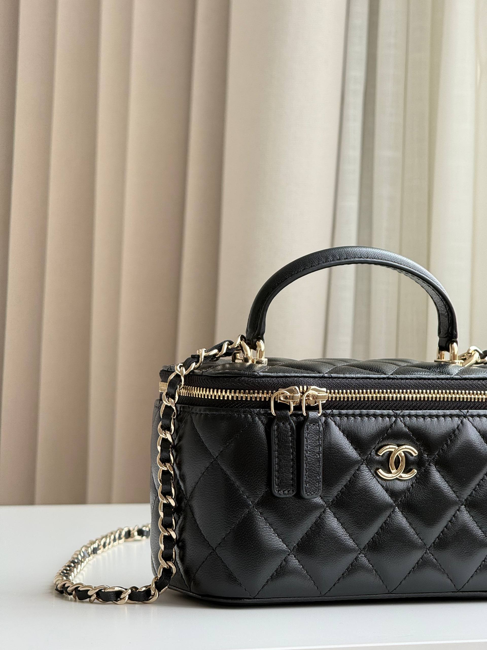 CHANEL Vanity