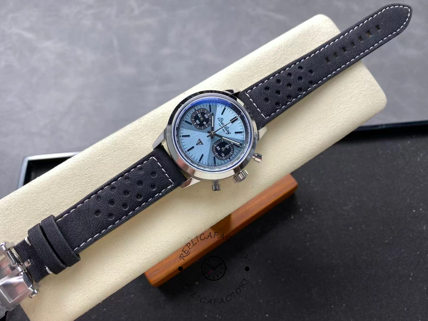 Breitling Top Time B01 Triumph Ice-Blue Dial 41mm AB017641C1X1 1:1 Clone Watch