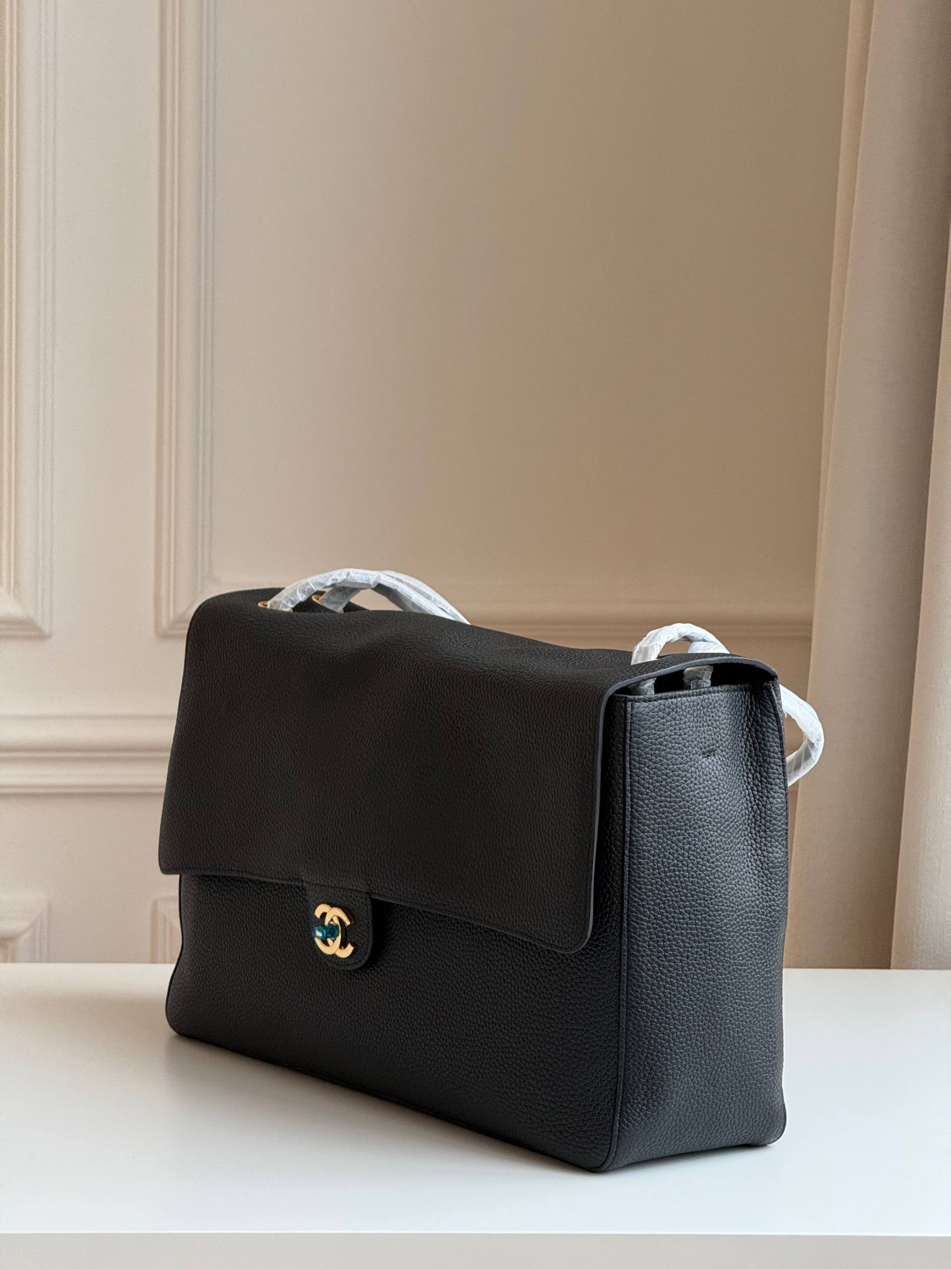 Chanel Souplissimo Maxi Flap Grained Calfskin Tote Bag