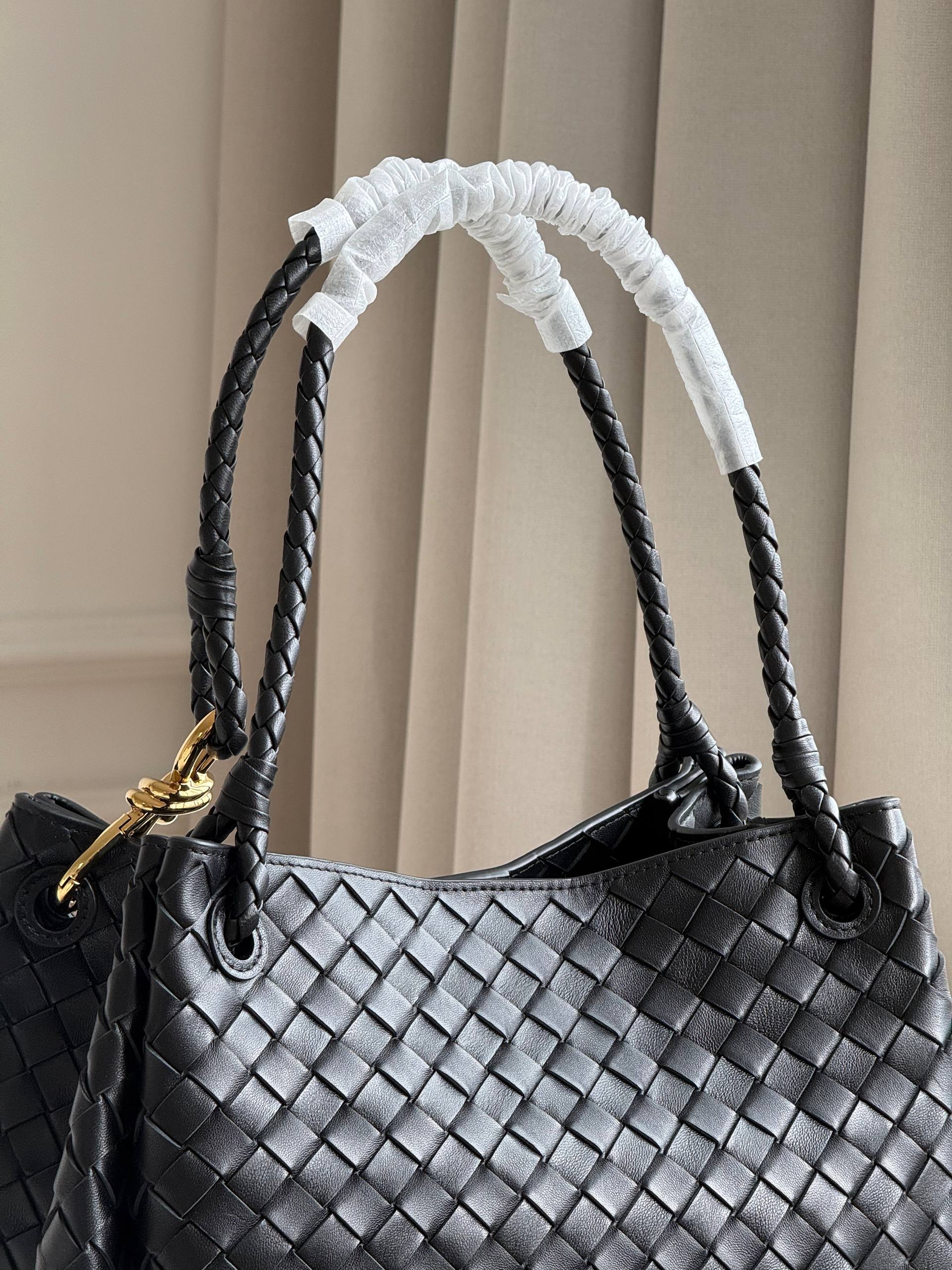 Bottega Veneta Andiamo Medium Intrecciato Leather Tote Bag