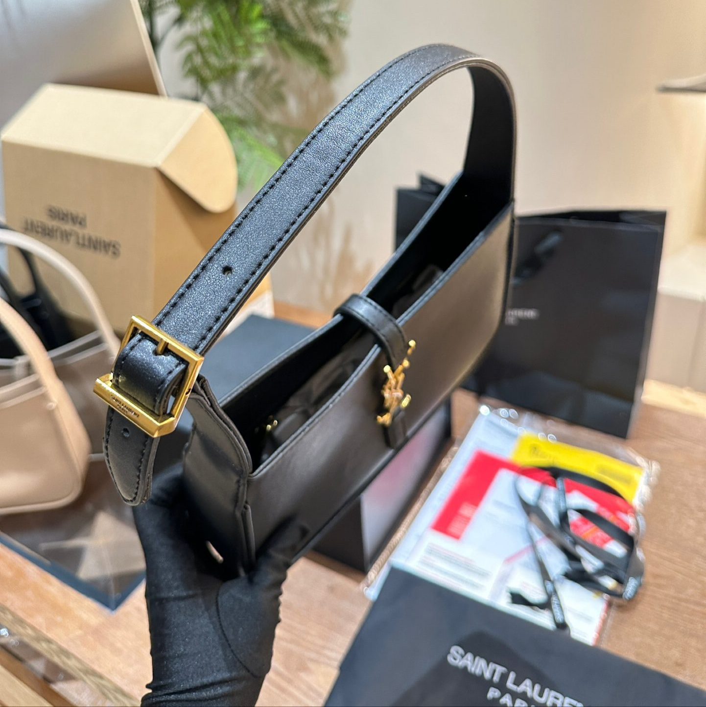 LE 5 A 7 IN SMOOTH LEATHER