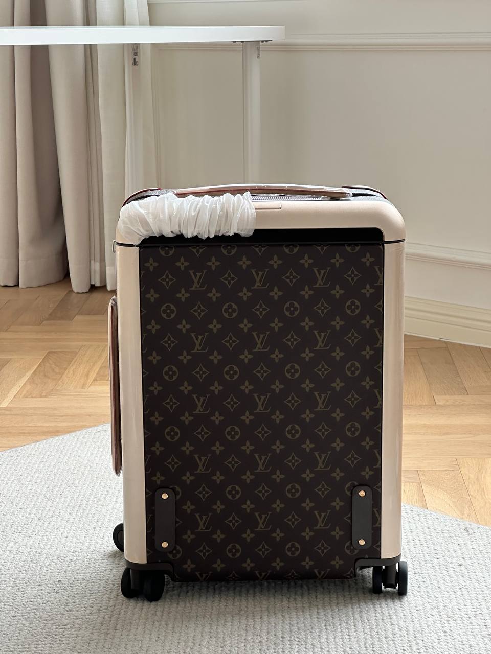 Louis Vuitton Horizon Monogram Canvas Leather Corner 4-Wheel Rolling Carry-On Luggage