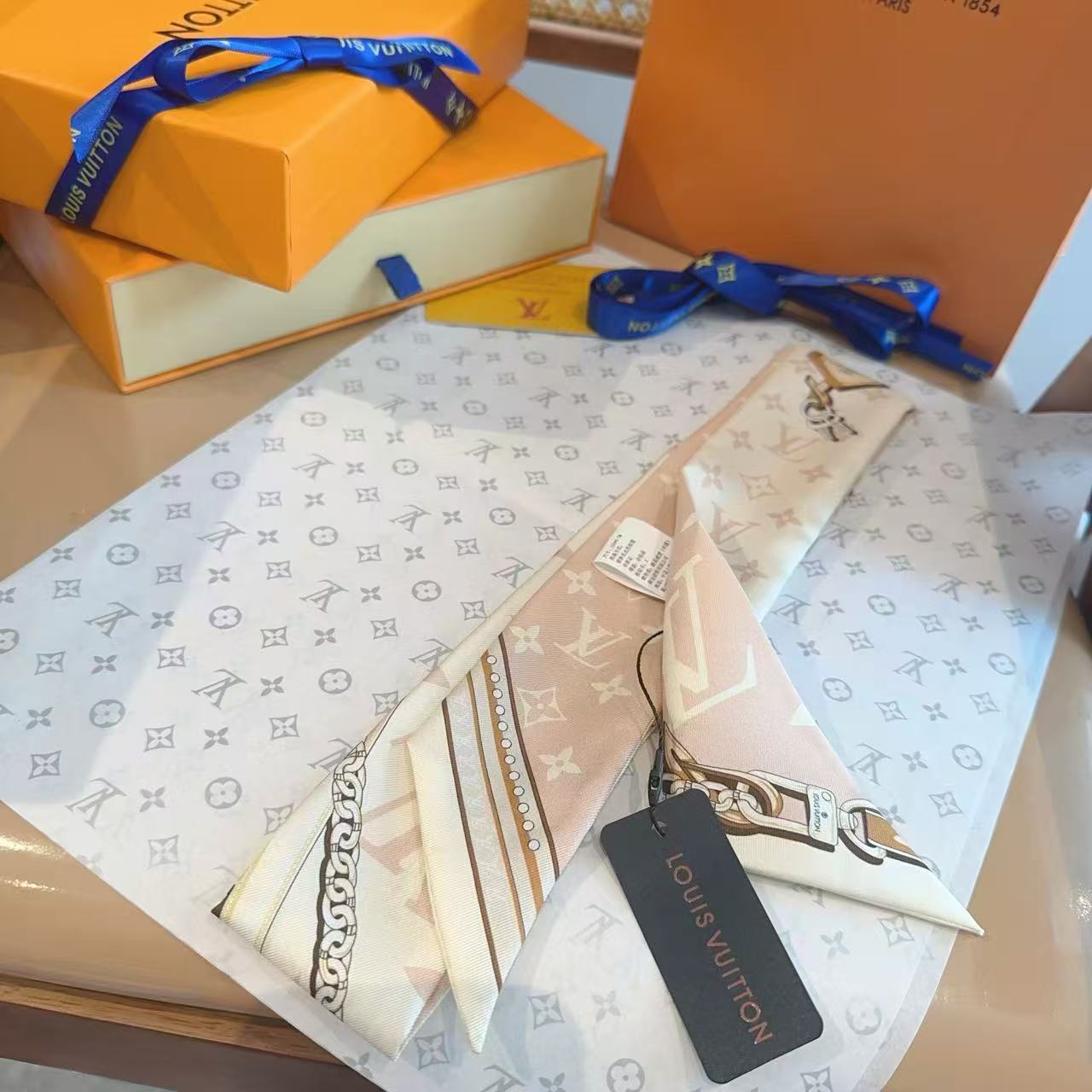 LV Scarf