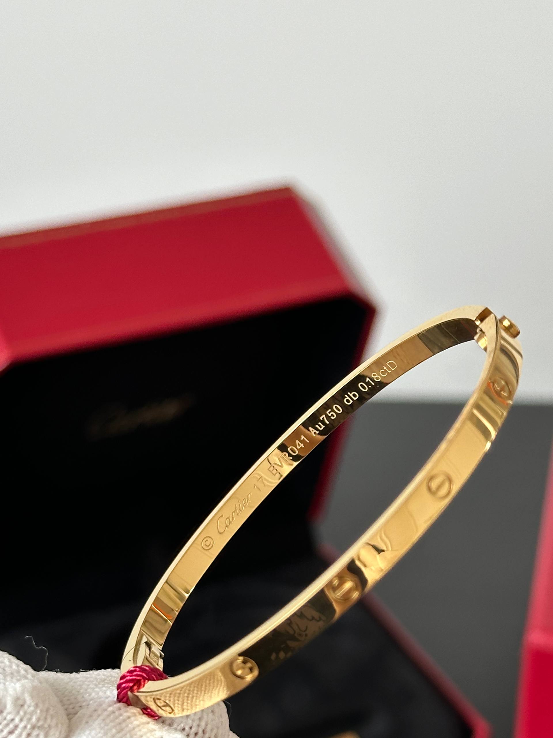 Cartier LOVE Bracelet in 18K Yellow Gold with 1 Diamond