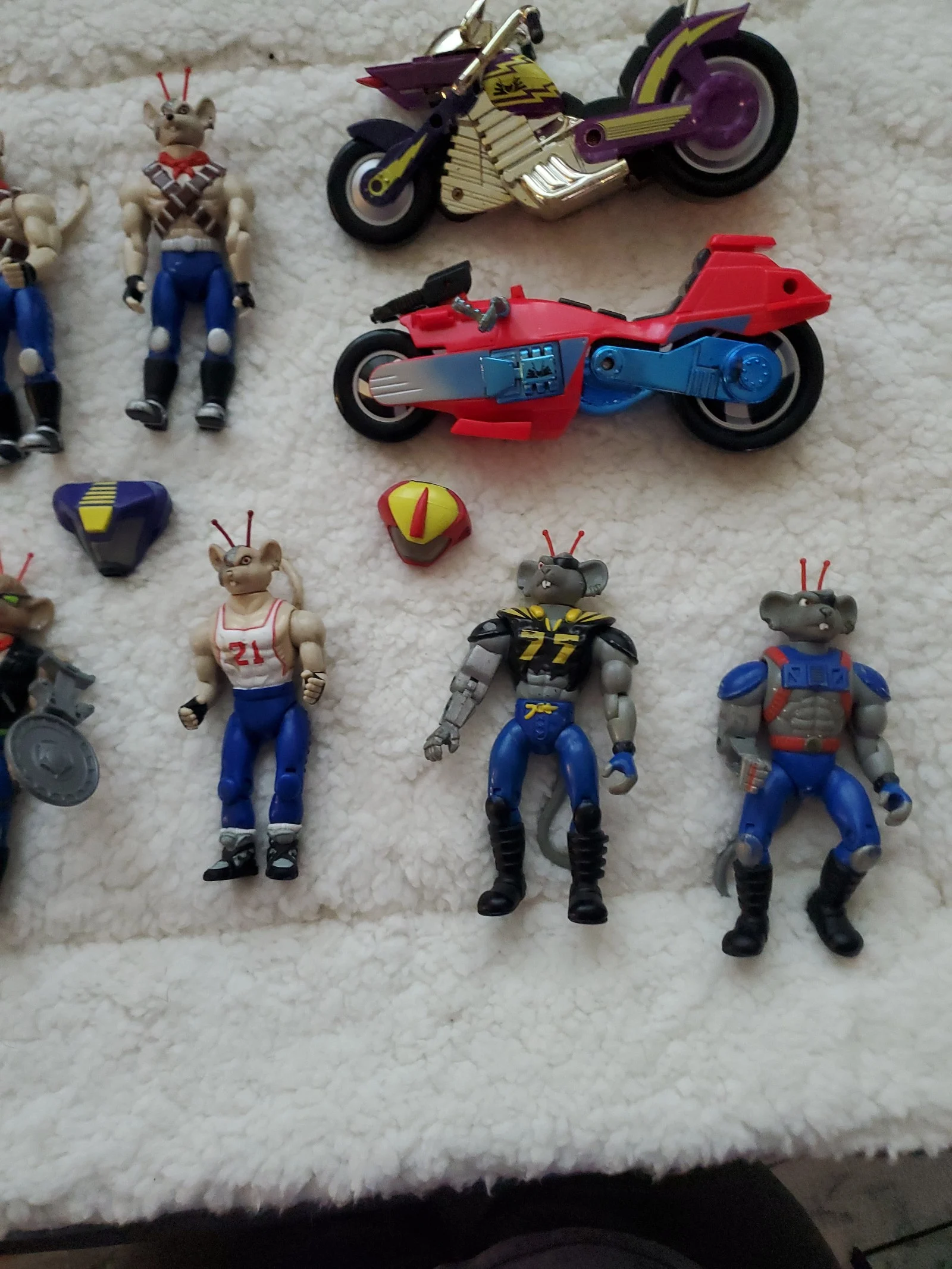 VINTAGE LOT OF BIKER MICE WITH SOME RARE R4ZC4