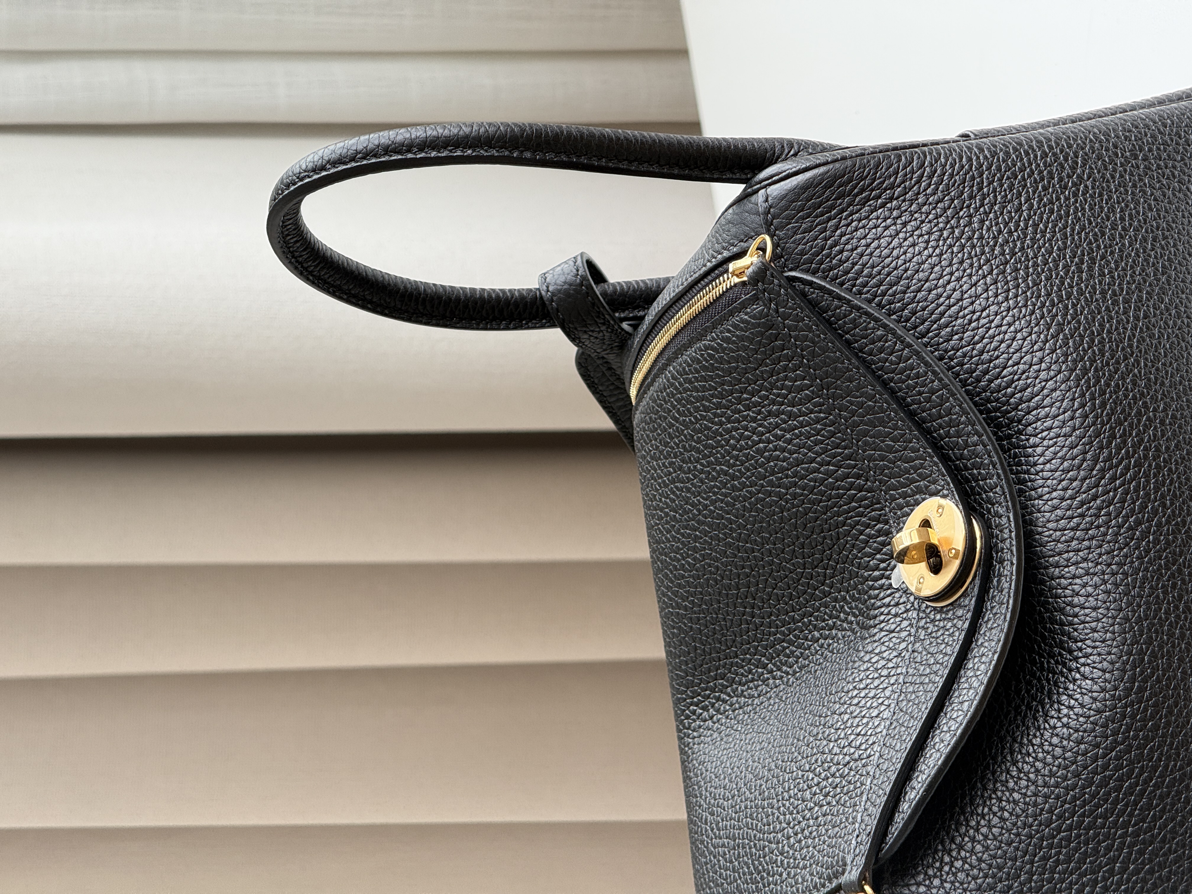 Black & Gold Icon | Hermès Lindy 26 Bag