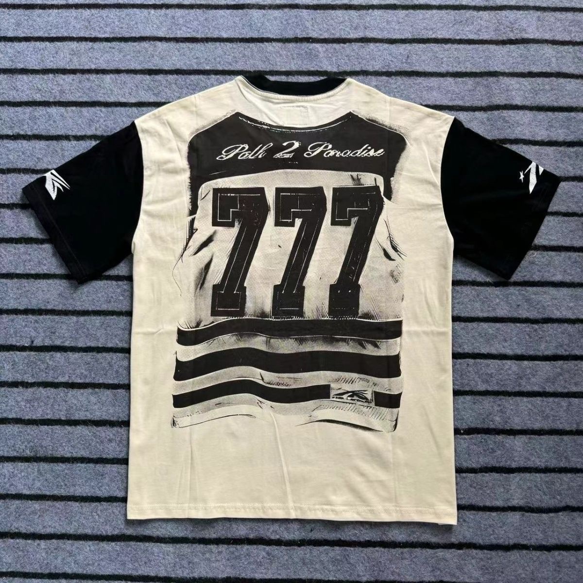 Hellstar black and cream tee