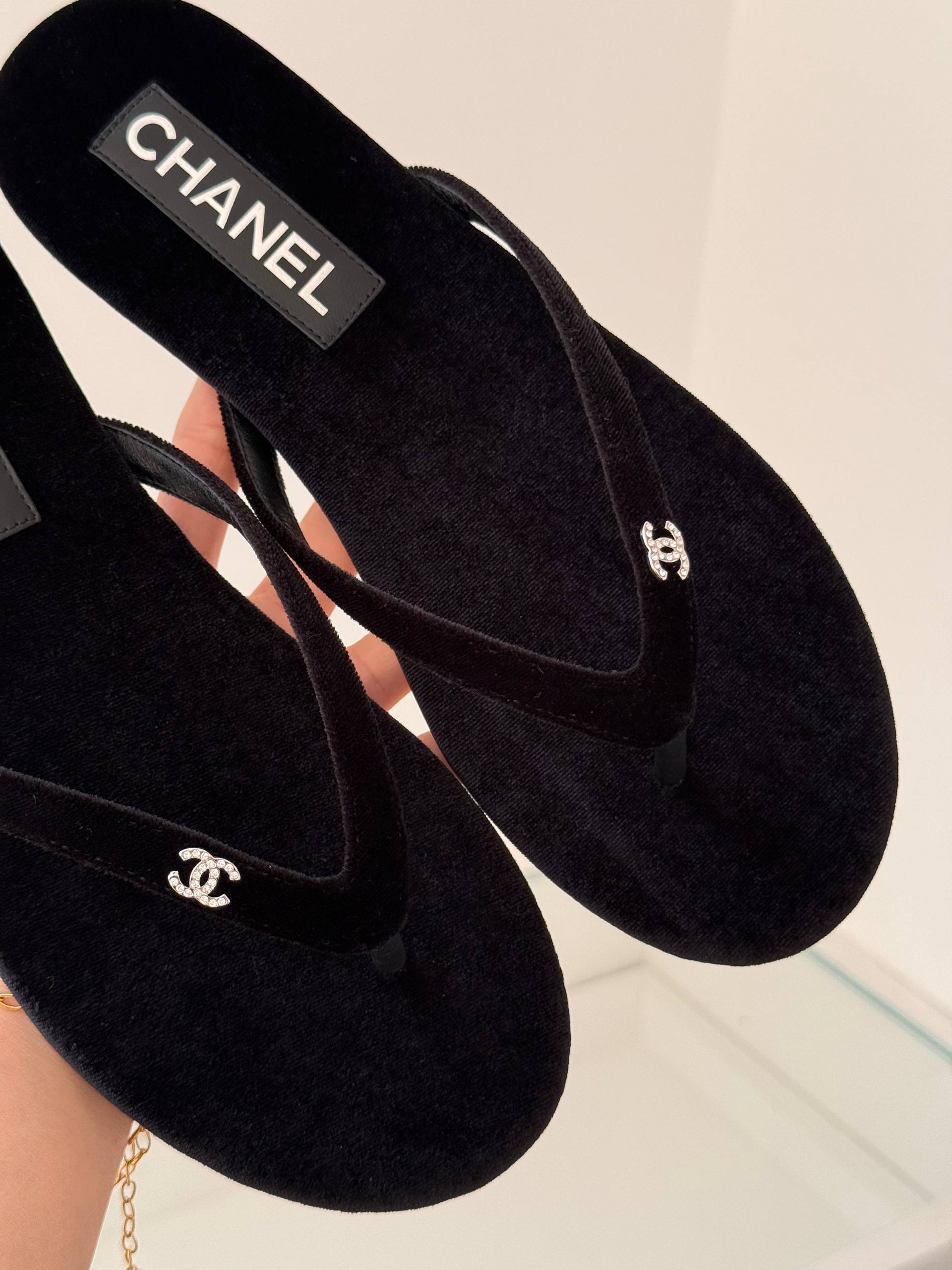 CHANEL 24S Velvet Rhinestone Double C Flip-flops