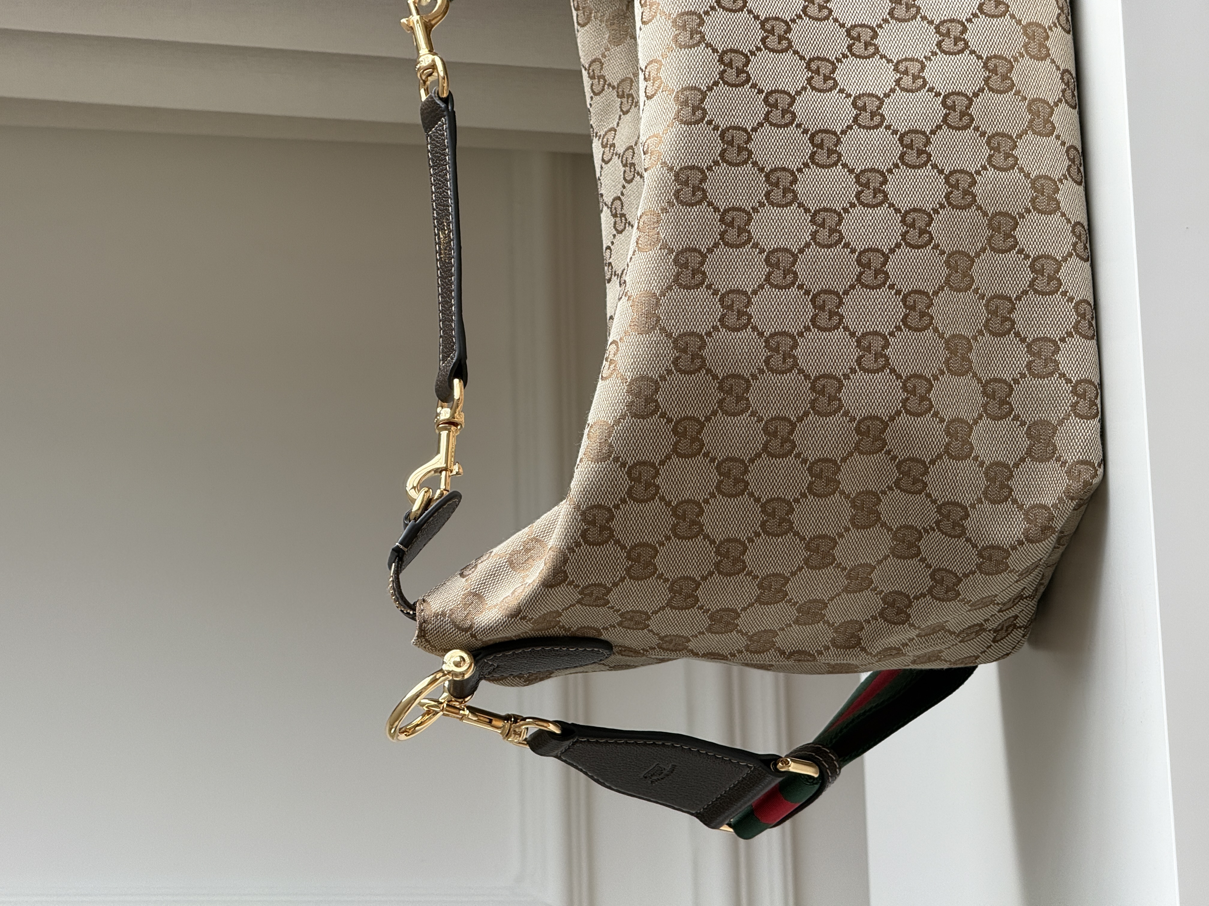 Gucci GG Supreme Canvas Hobo Underarm Tote Bag