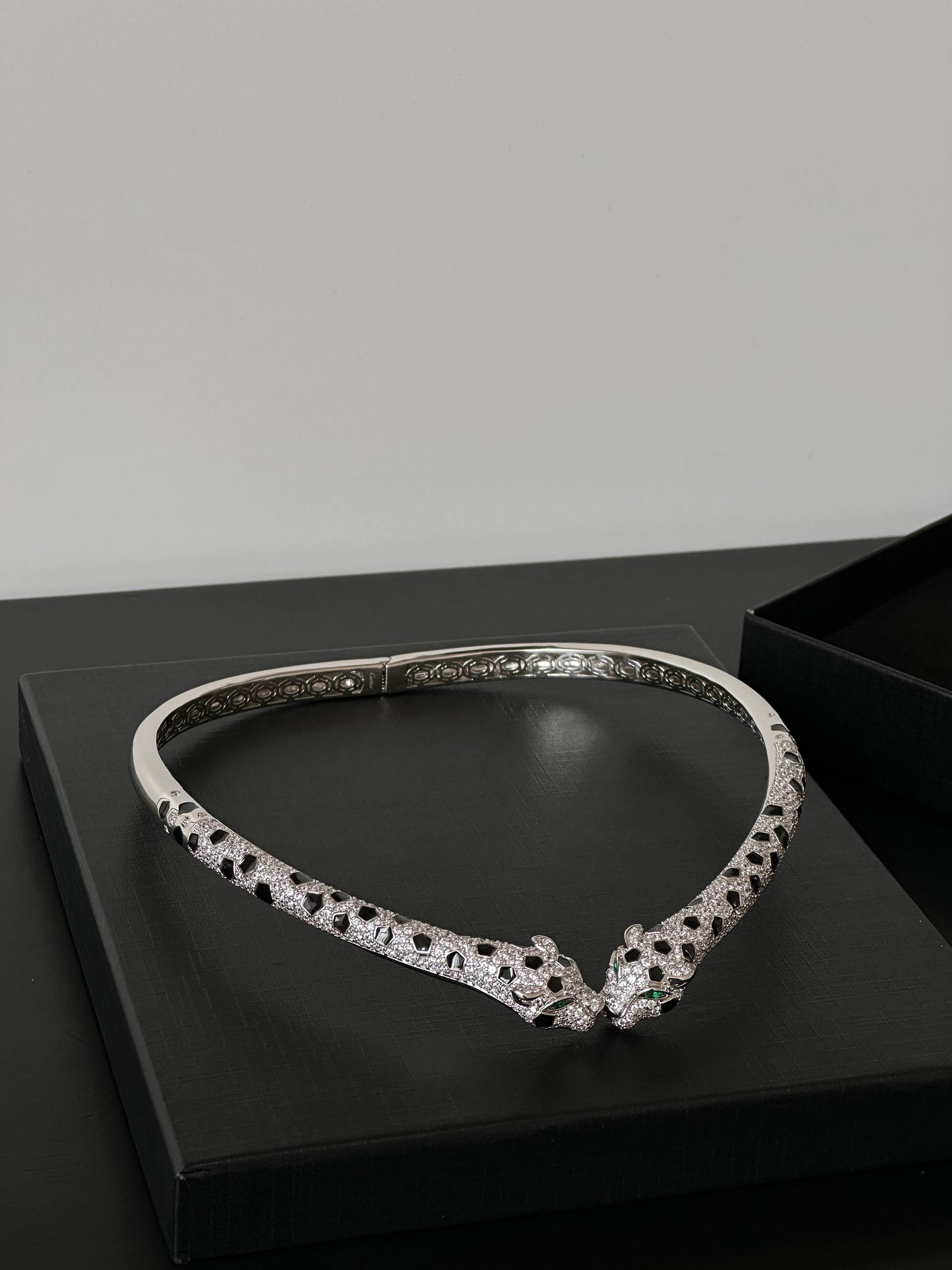 Cartier Double Panther Head Diamond Onyx & Emerald Choker Necklace