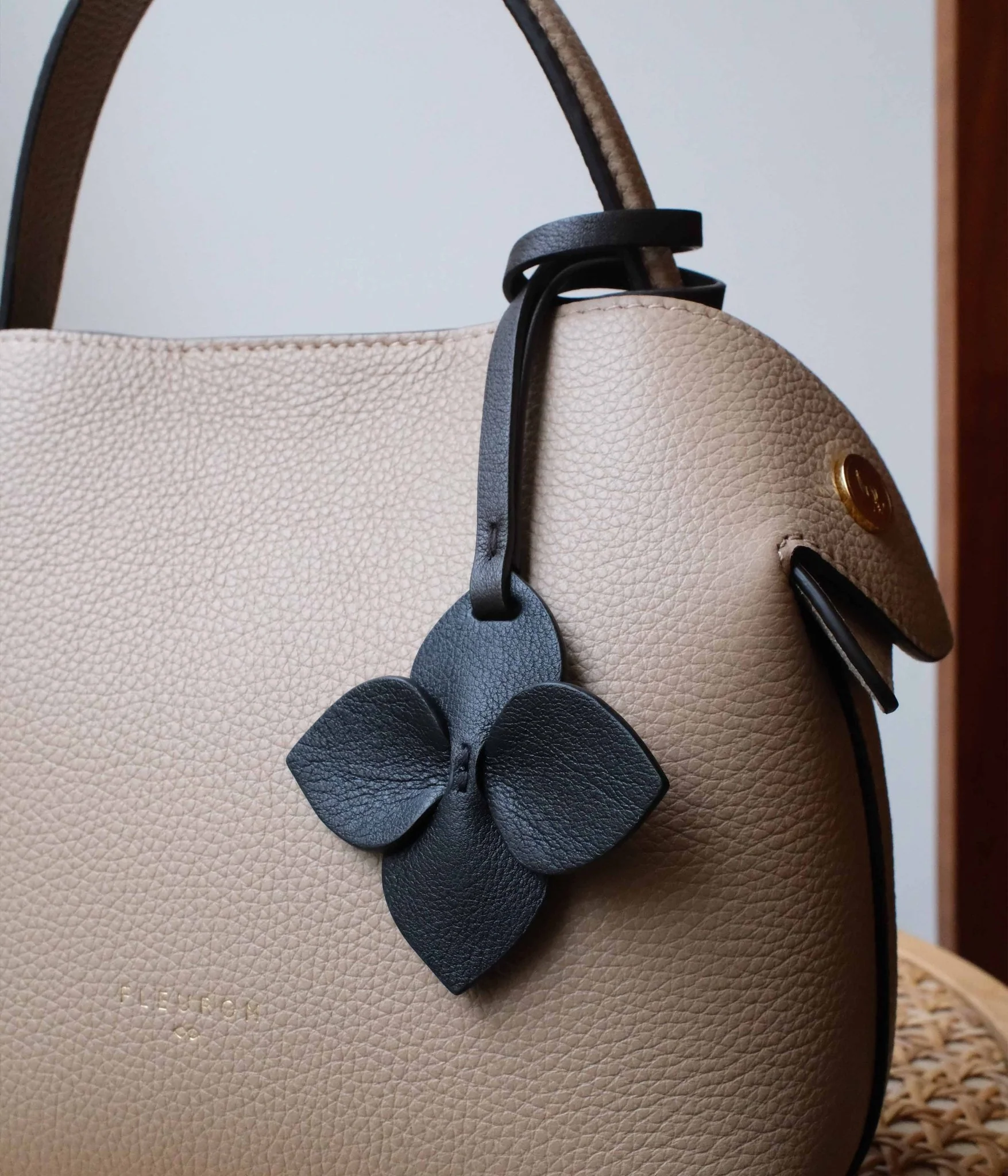Mini Sia | Noir Lisse