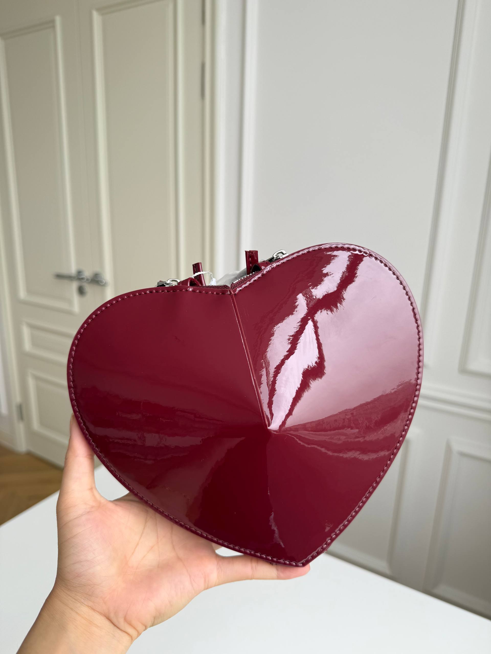 Alaïa Le Cœur Patent Leather Heart-Shaped Shoulder Bag