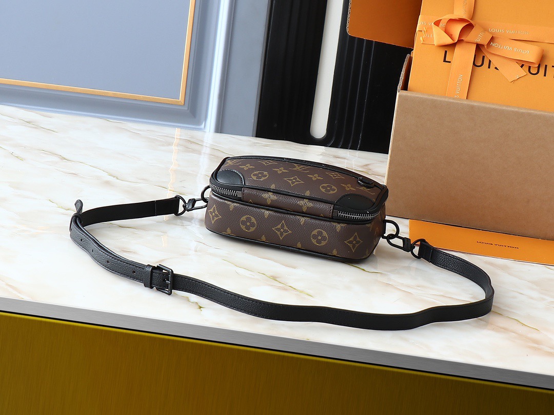 lv message bag classic color