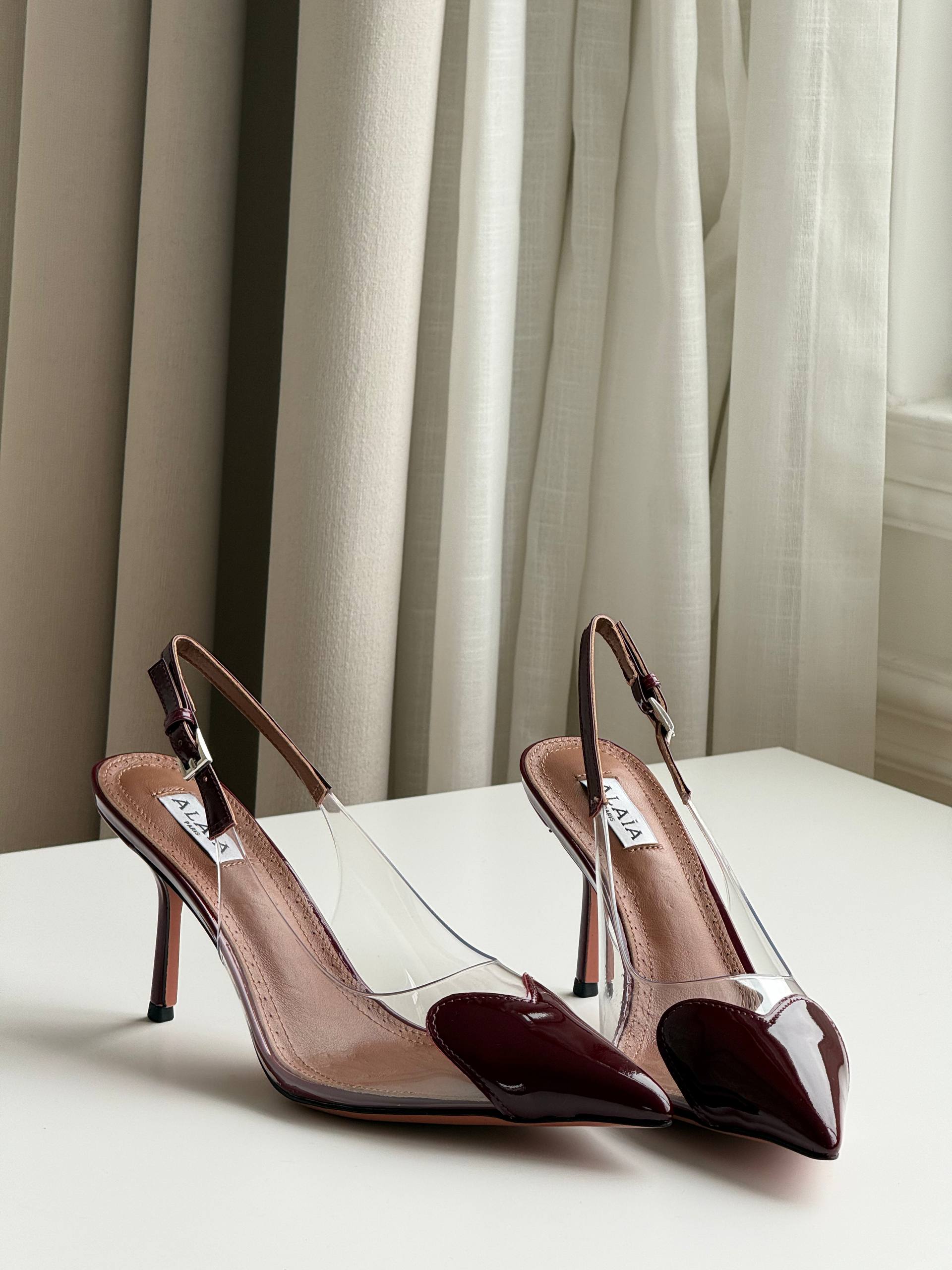 ALAÏA Le Cœur 90 Patent Leather & PVC Slingback Pumps (Burgundy)