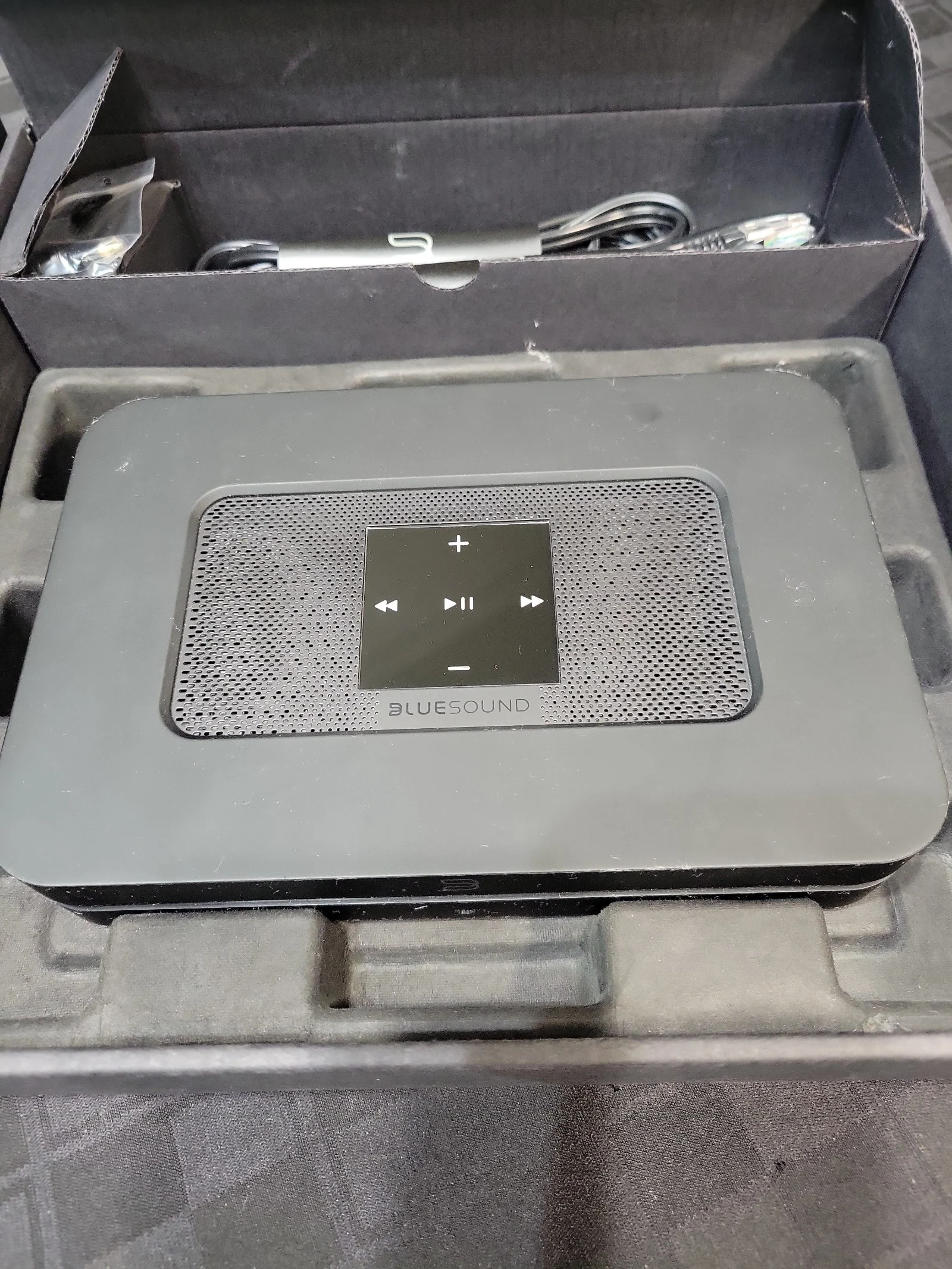 Bluesound Node 2 Streaming music player with FHO5M