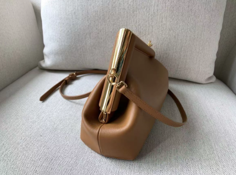 FLAT BAGUETTE POUCH