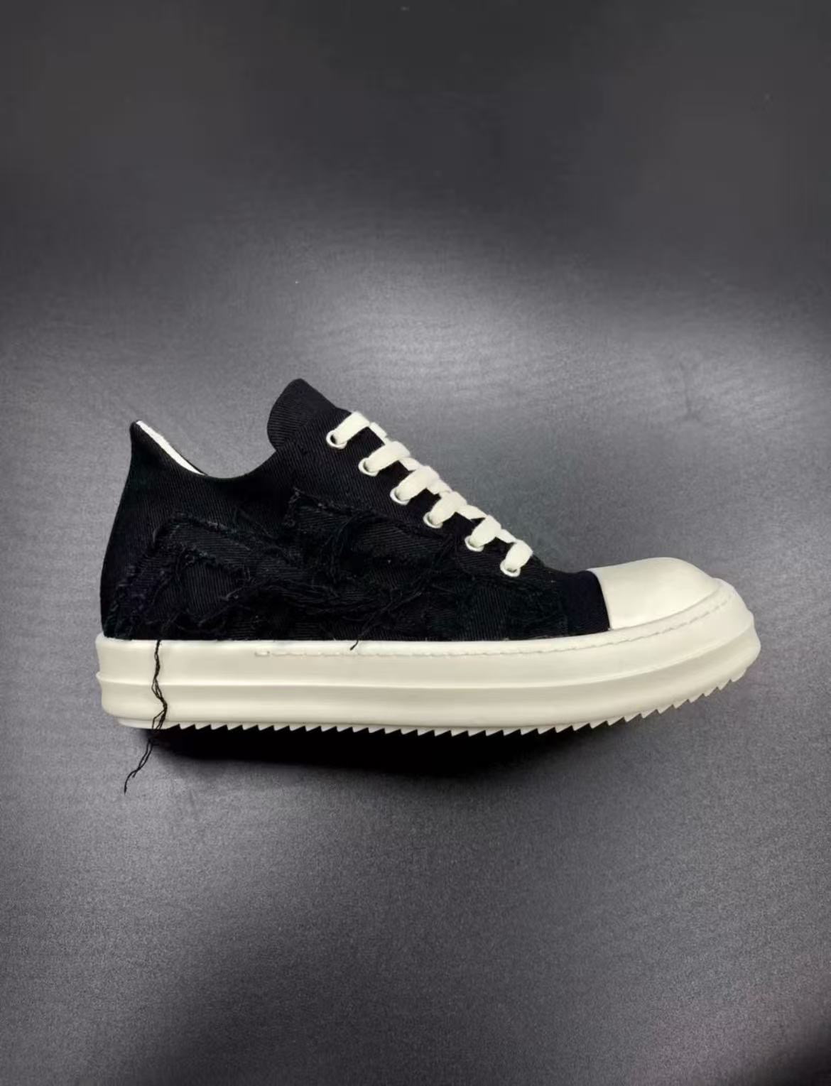 DRKSHDW Old board shoes black and white