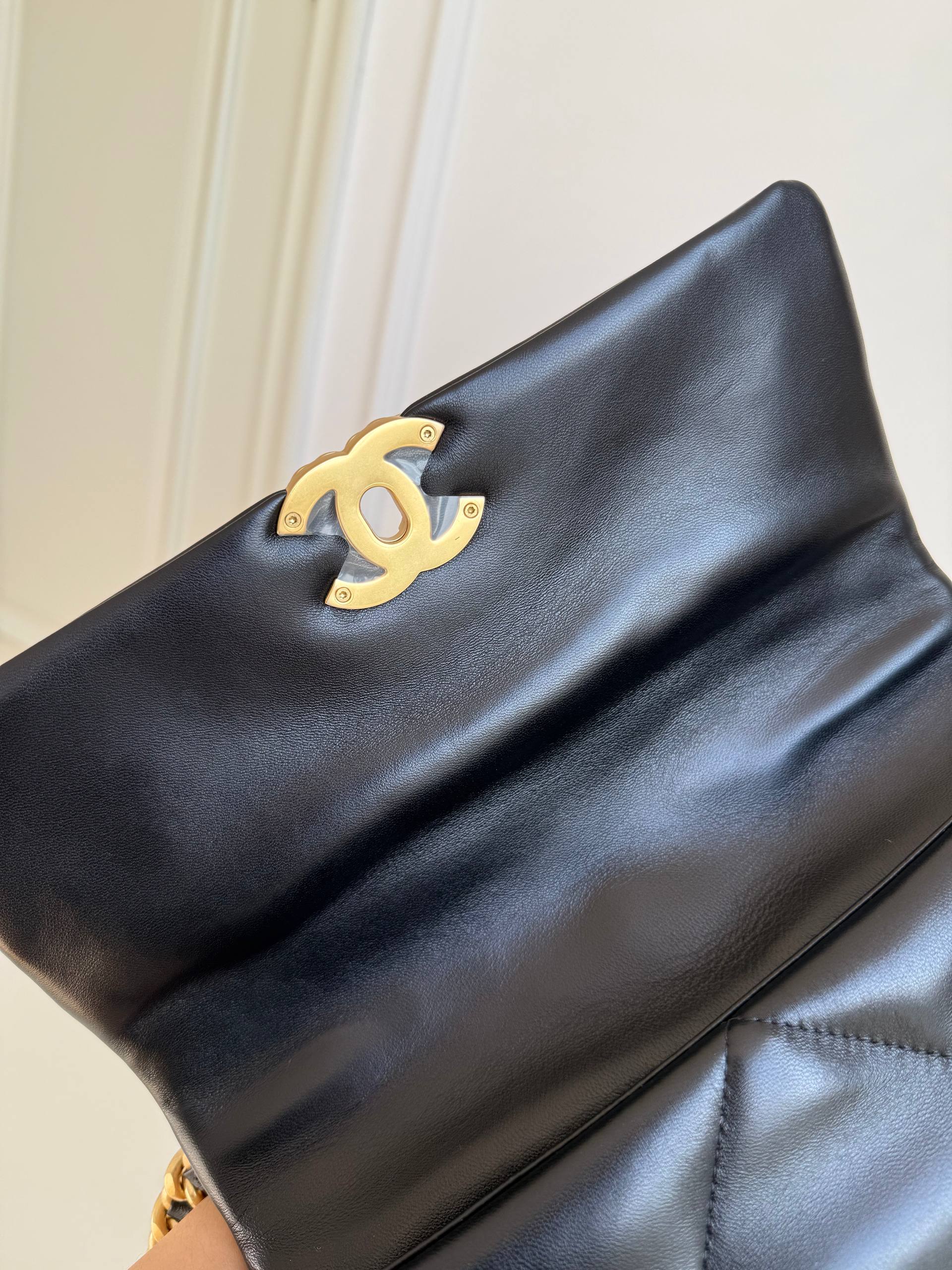 CHANEL 19 Flap Bag